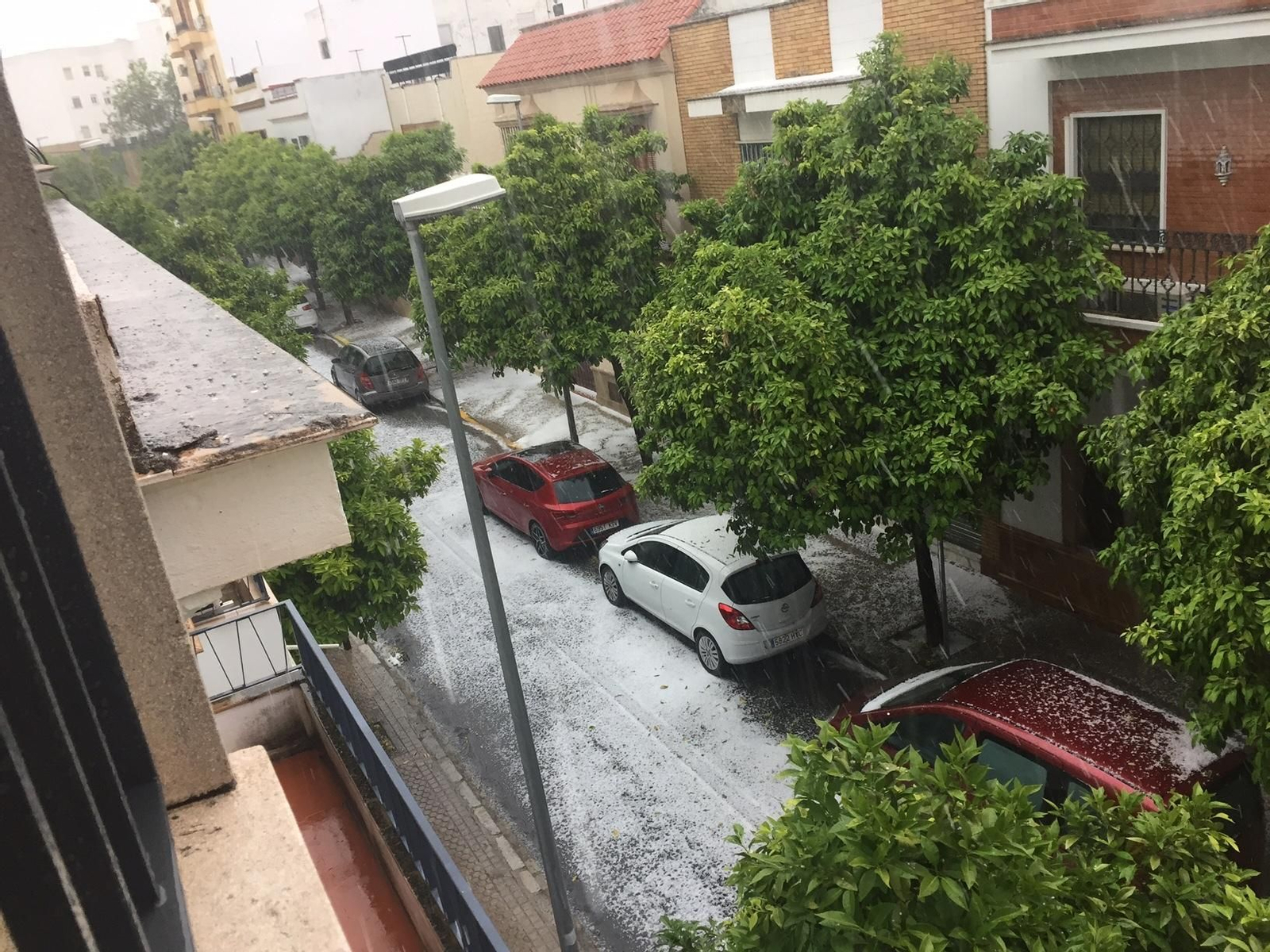 Intensa granizada en el Jueves Santo en Sevilla