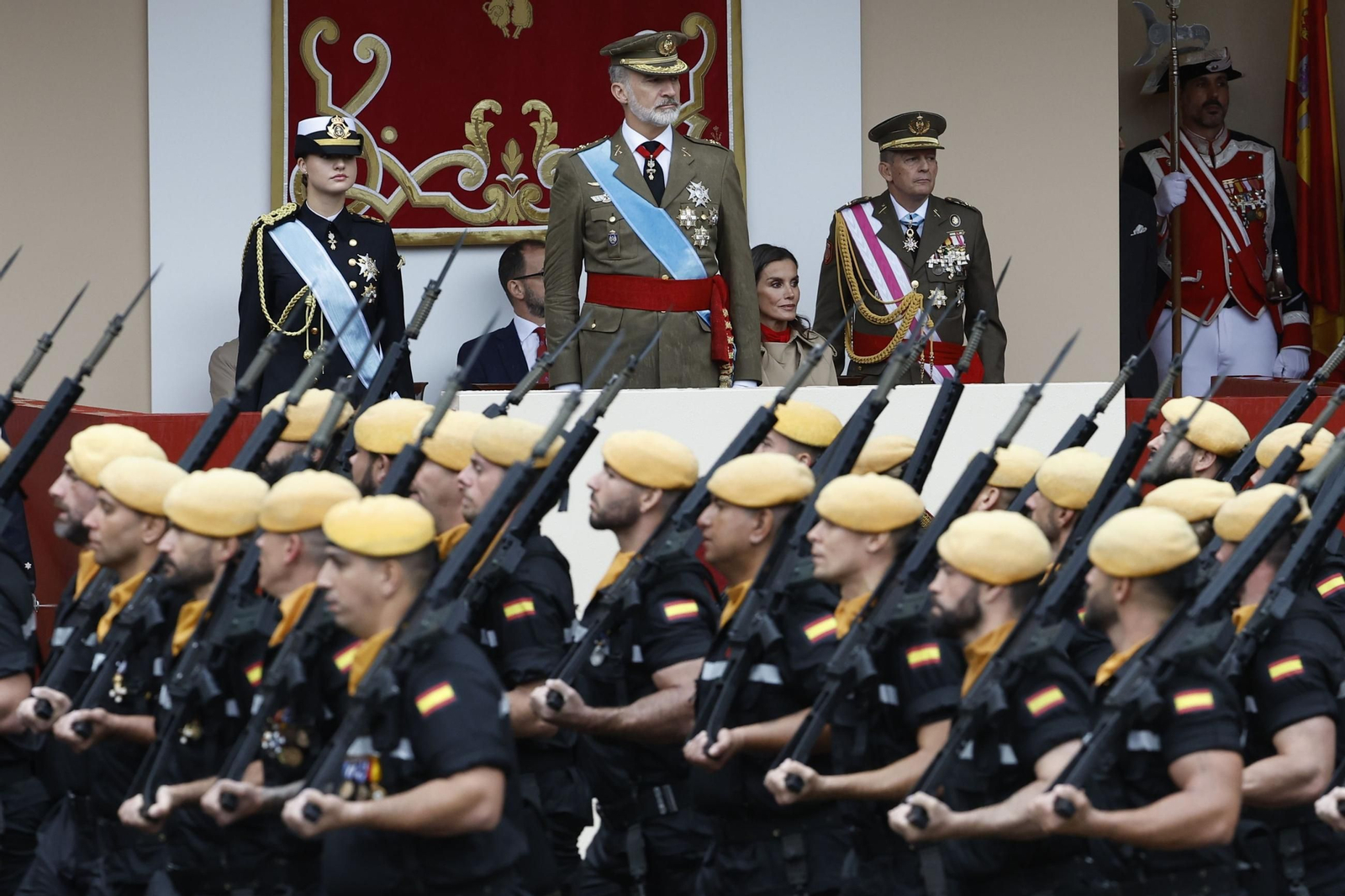El desfile militar del Día de la Hispanidad, en imágenes