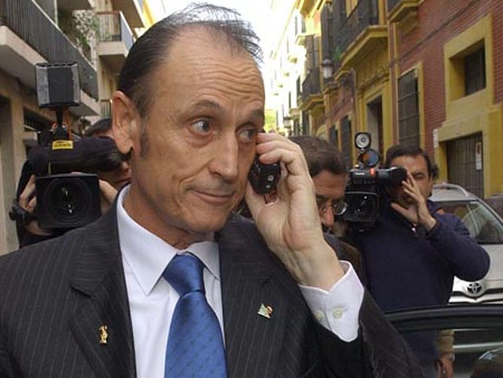 Lopera escenifica el acuerdo de venta de sus acciones del Betis