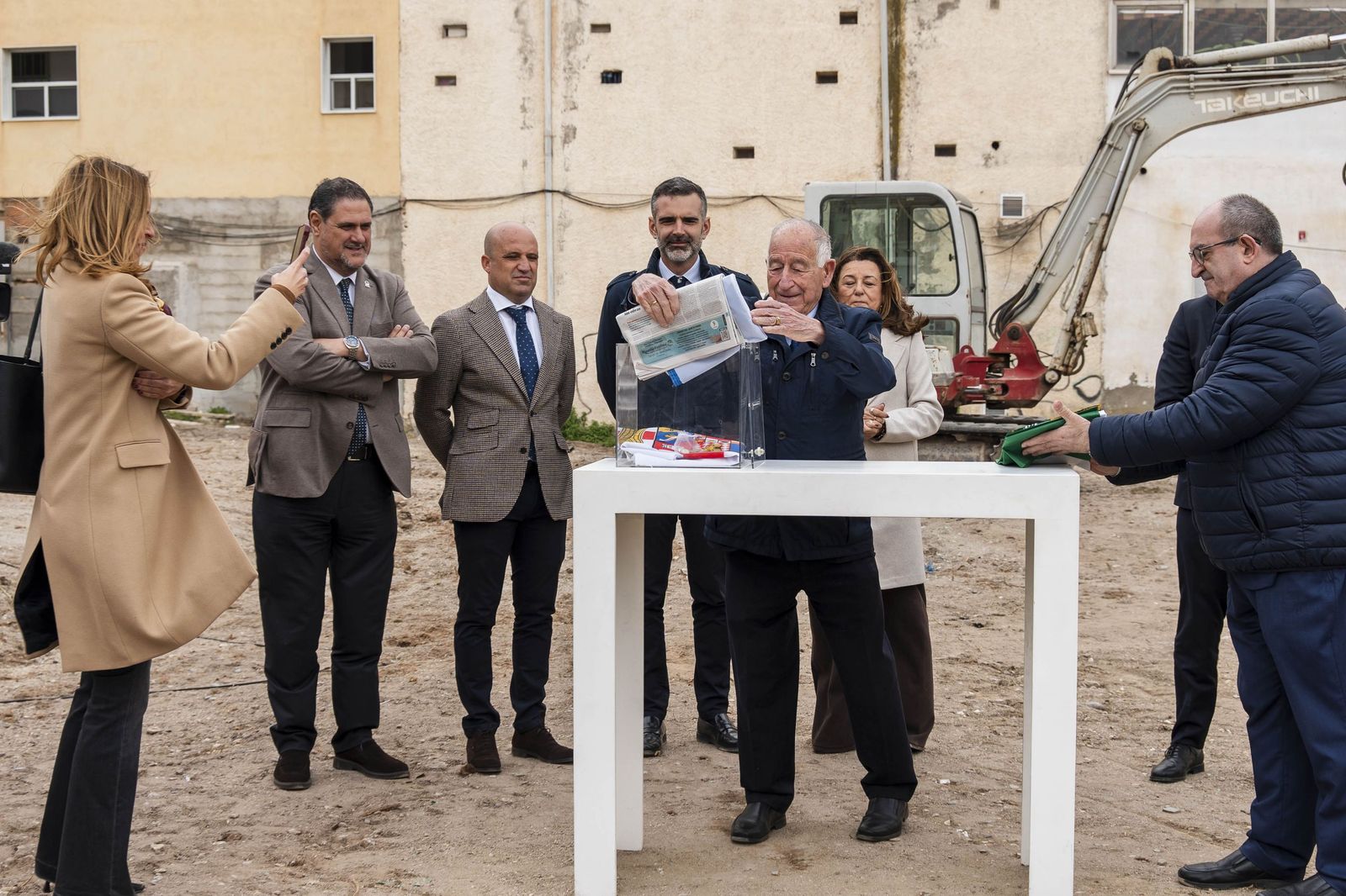 Las mejores imágenes de la colocación de la primera piedra del nuevo IES Las Marinas de Roquetas