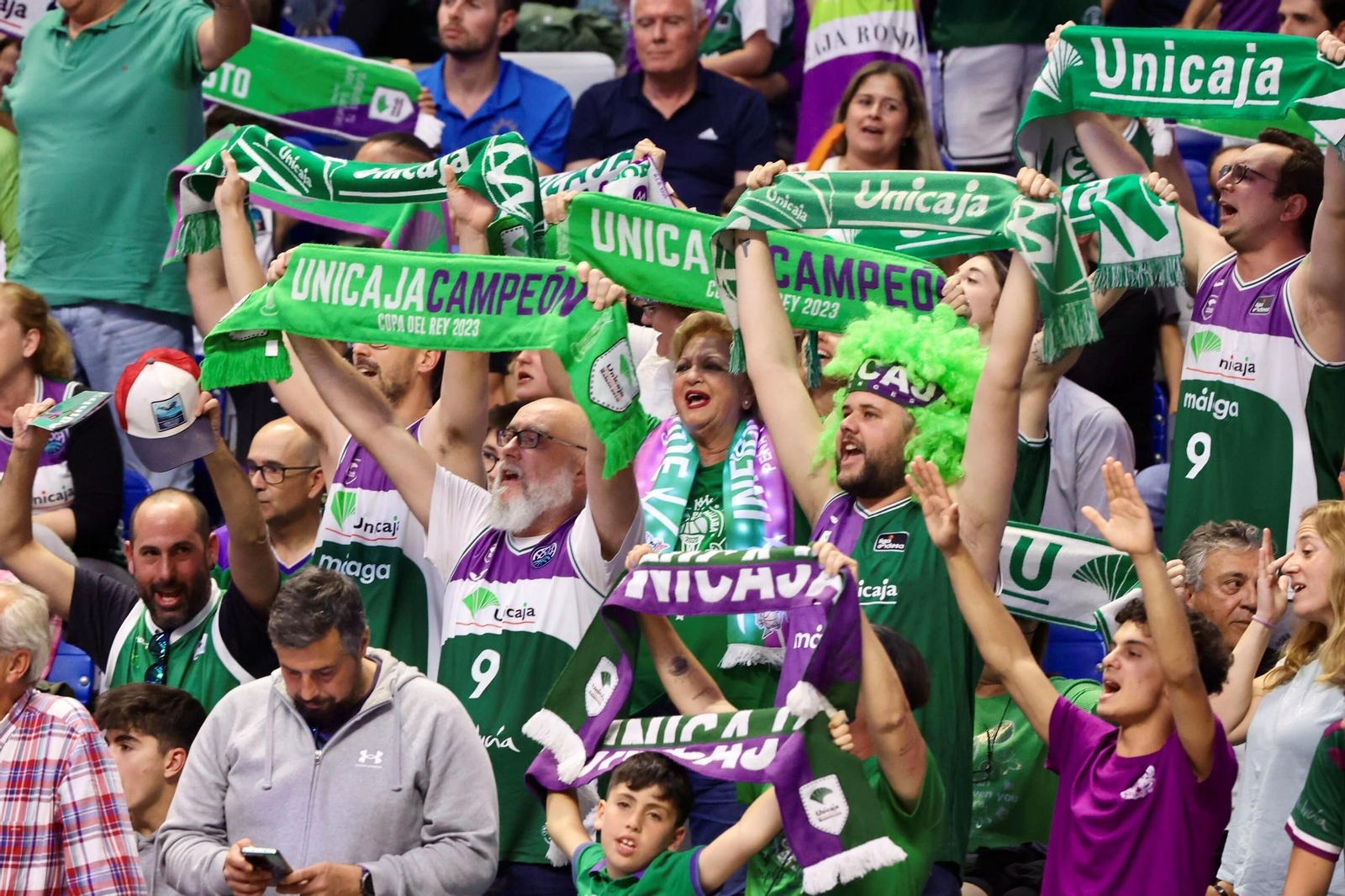 La afición del Unicaja anima. La afición del Unicaja anima.