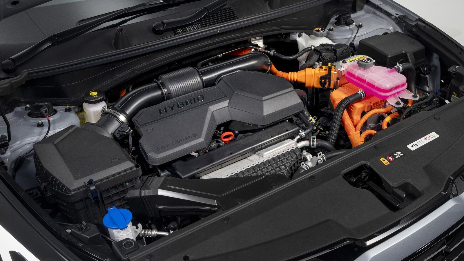 La gama la conforman dos motores: uno de combustión de 150 CV o un híbrido de 239 CV. Los dos están disponibles con tracción delantera y el segundo, además, con total. La gama la conforman dos motores: uno de combustión de 150 CV o un híbrido de 239 CV. Los dos están disponibles con tracción delantera y el segundo, además, con total.