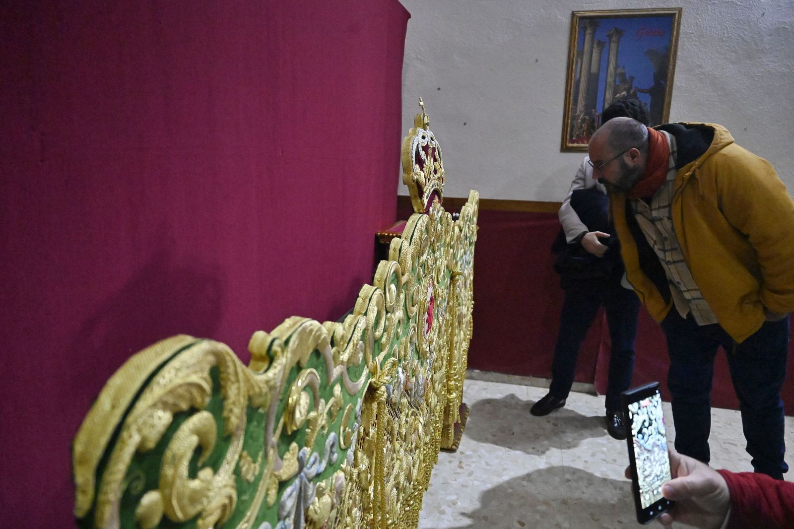 Las mejores fotos de la presentación de la bambalina trasera del palio de la Virgen de la Esperanza de Córdoba