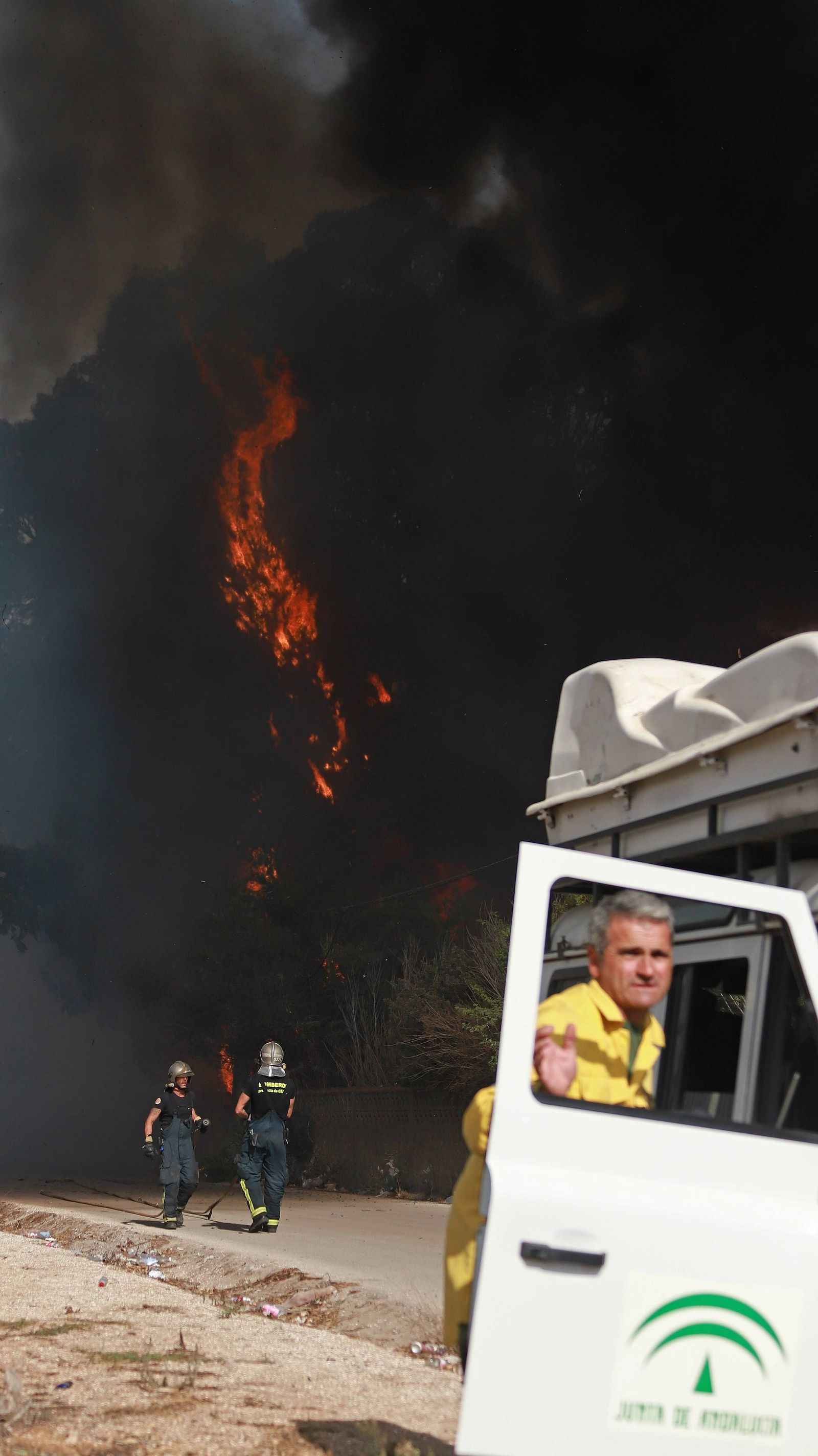 Incendio en el Camino de La Rana en La Línea