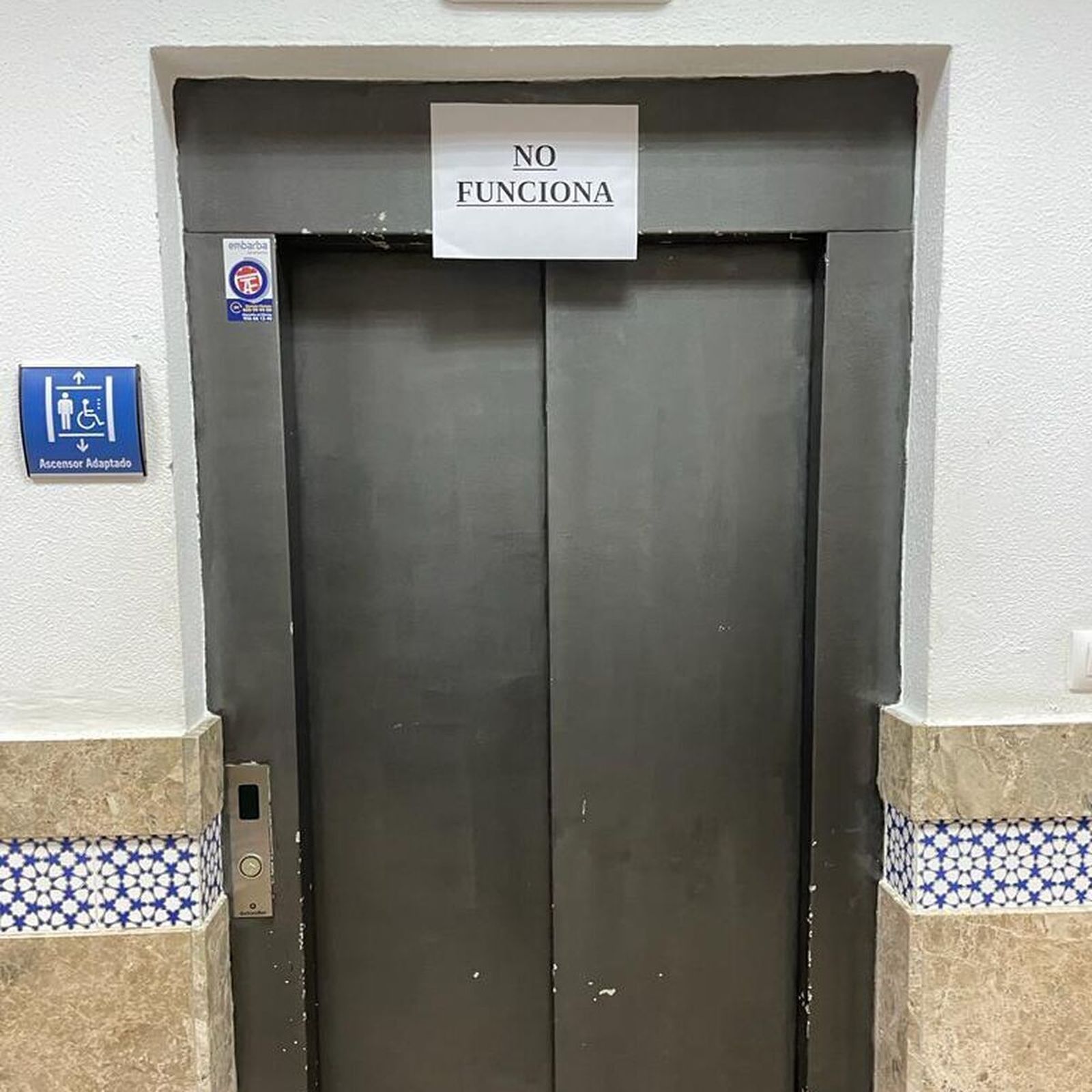 Un ascensor en el Palacio de Justicia de Algeciras.