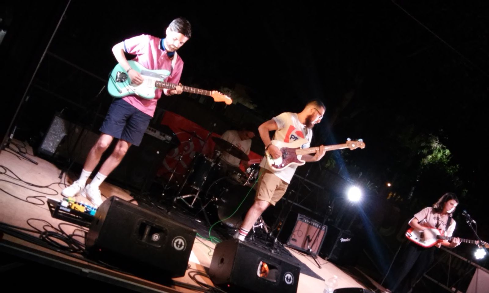 Los sevillanos Terry vs. Tori también acudieron a la cita en bermudas.