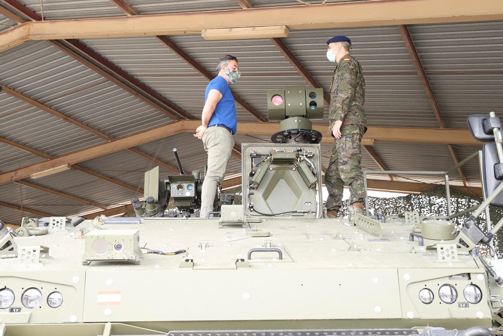 El Rey Felipe VI asiste a un ejercicio militar de la Brigada 2035 en Viator