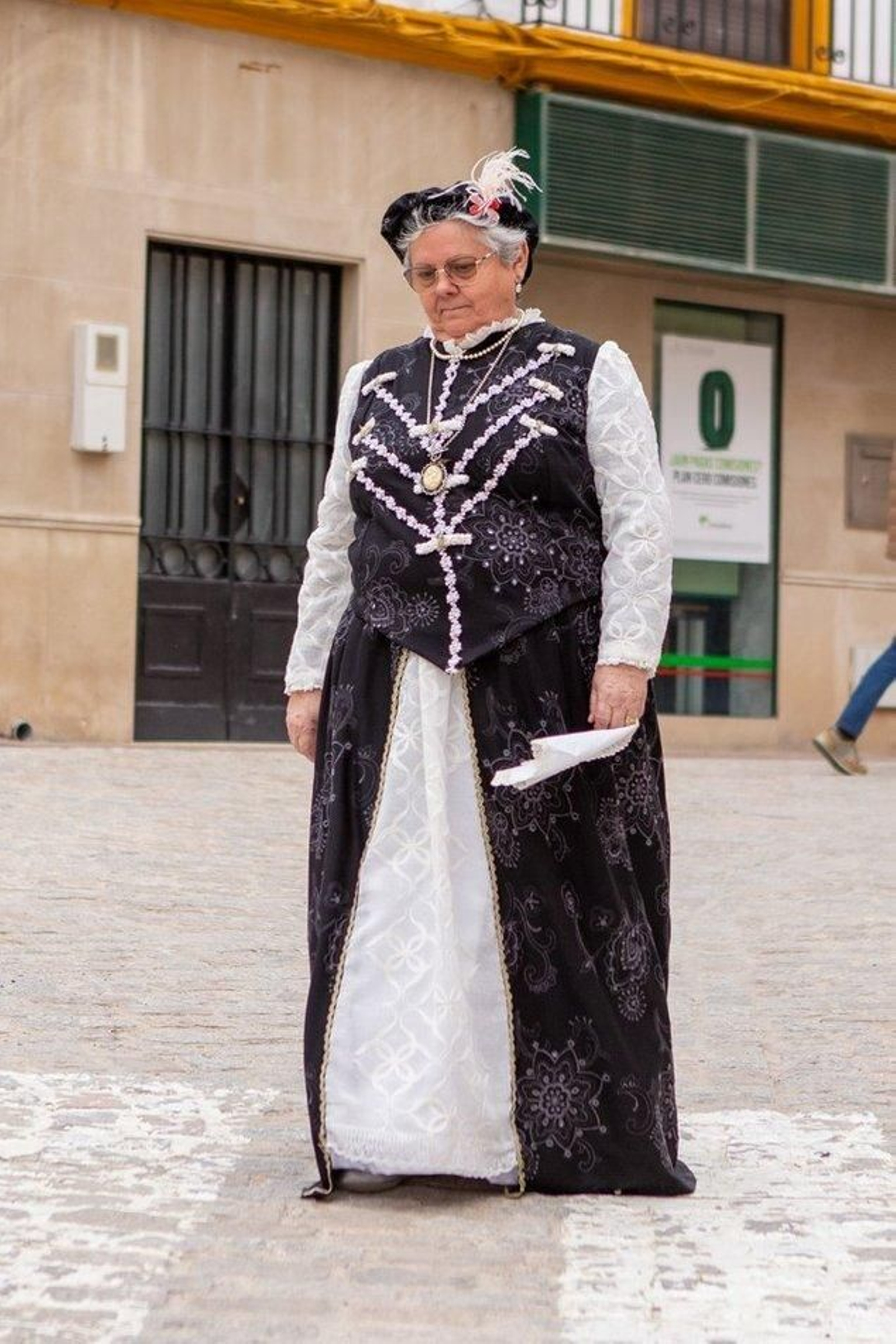 Desfile de los trajes renacentistas confeccionados por mujeres de Cazalilla.
