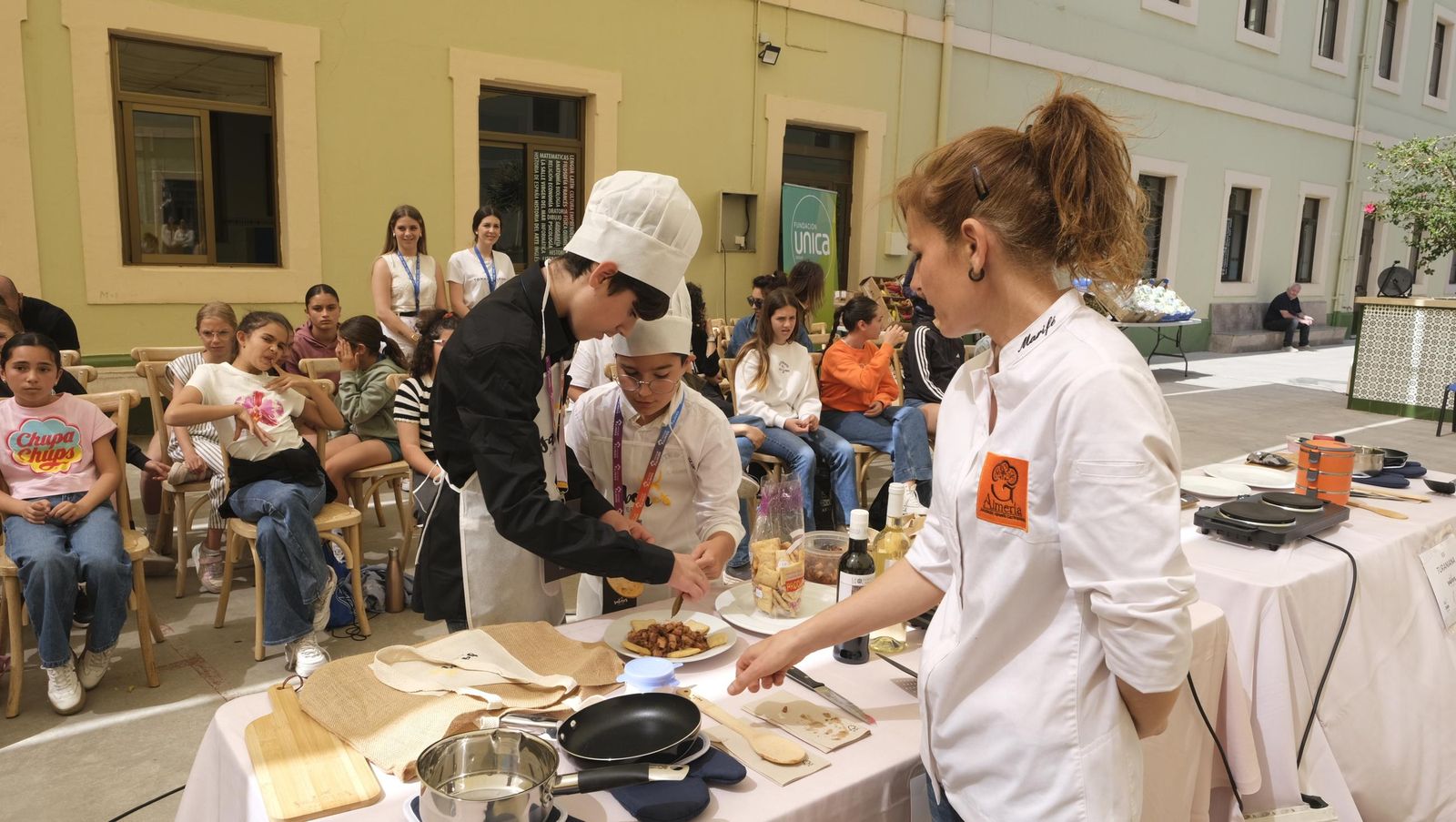 Elaboración de platos en La Salle.