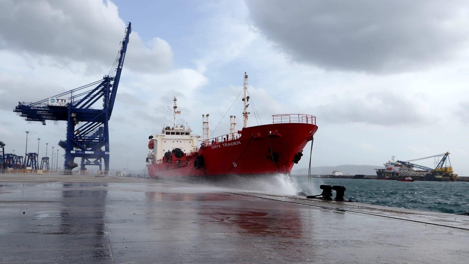 El buque 'Oryx trader', atracado en el Puerto de Algeciras.