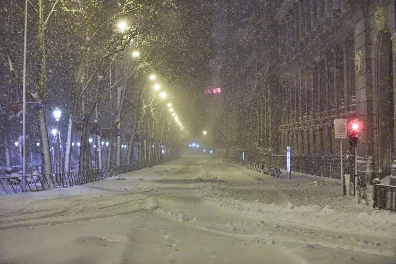 El segundo día del temporal 'Filomena' en imágenes: más nieve y caos
