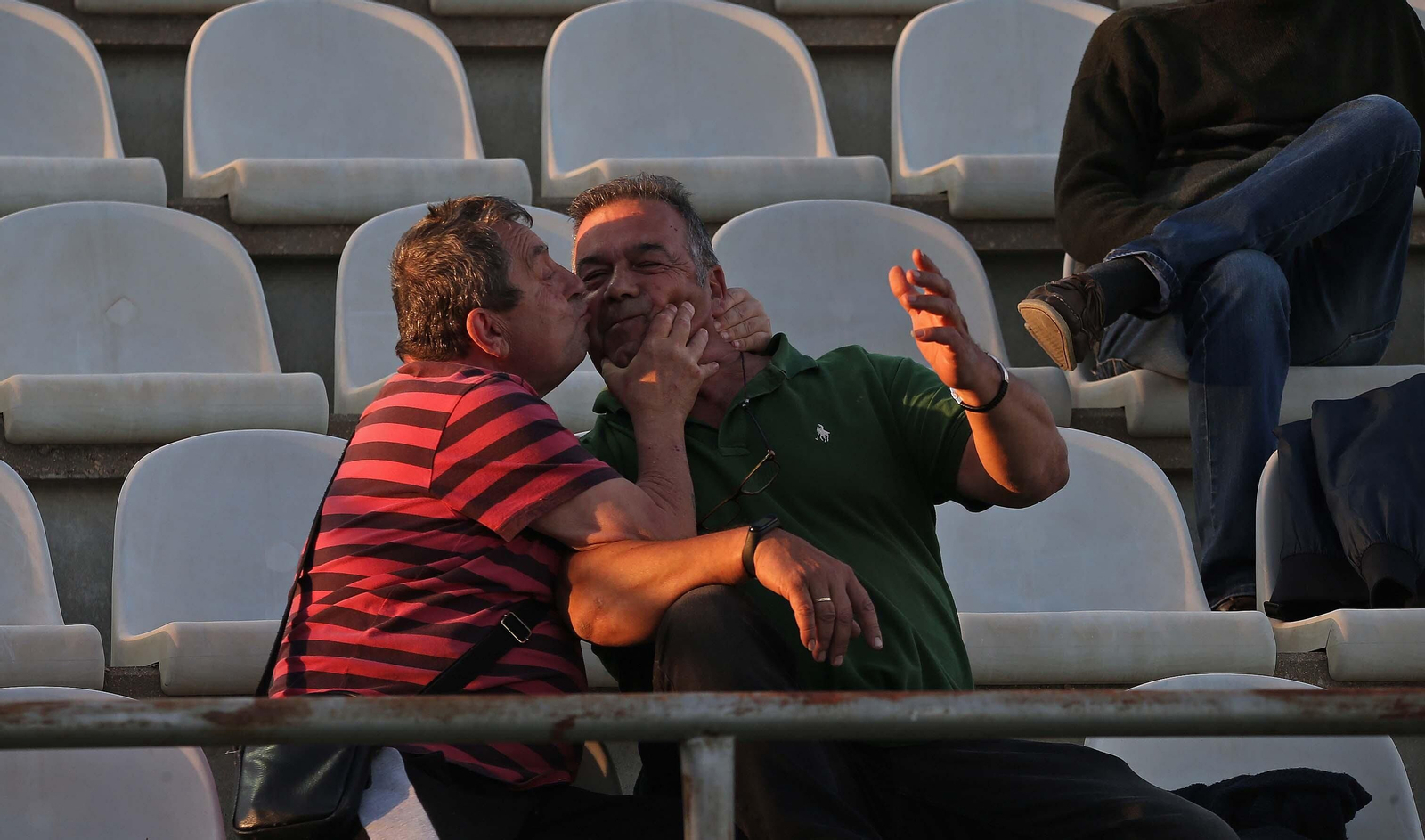 Fotos de la afición durante el Algeciras - Córdoba en el Nuevo Mirador