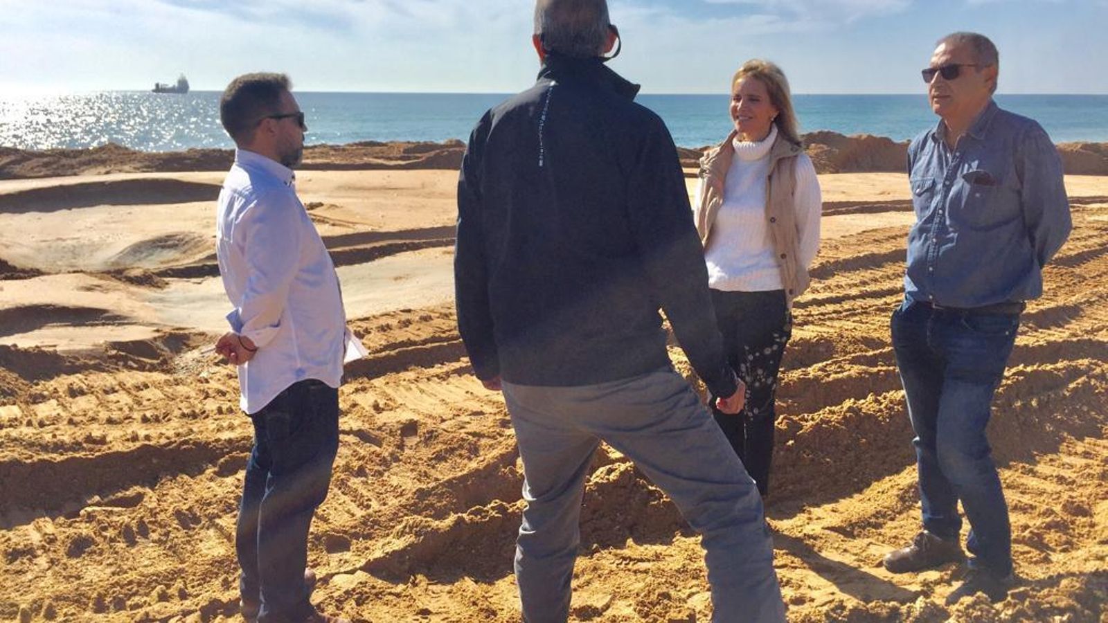 La subdelegada visita las actuaciones en la costa de La Antilla.