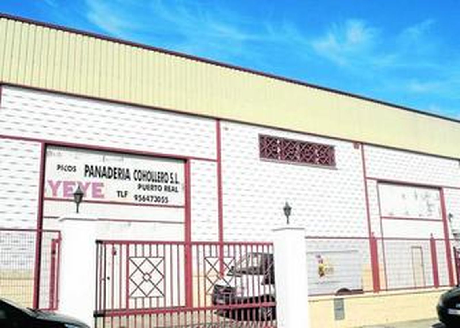 La fábrica de los Picos Yeyé ubicada en un polígono de Puerto Real, en una imagen de ayer.