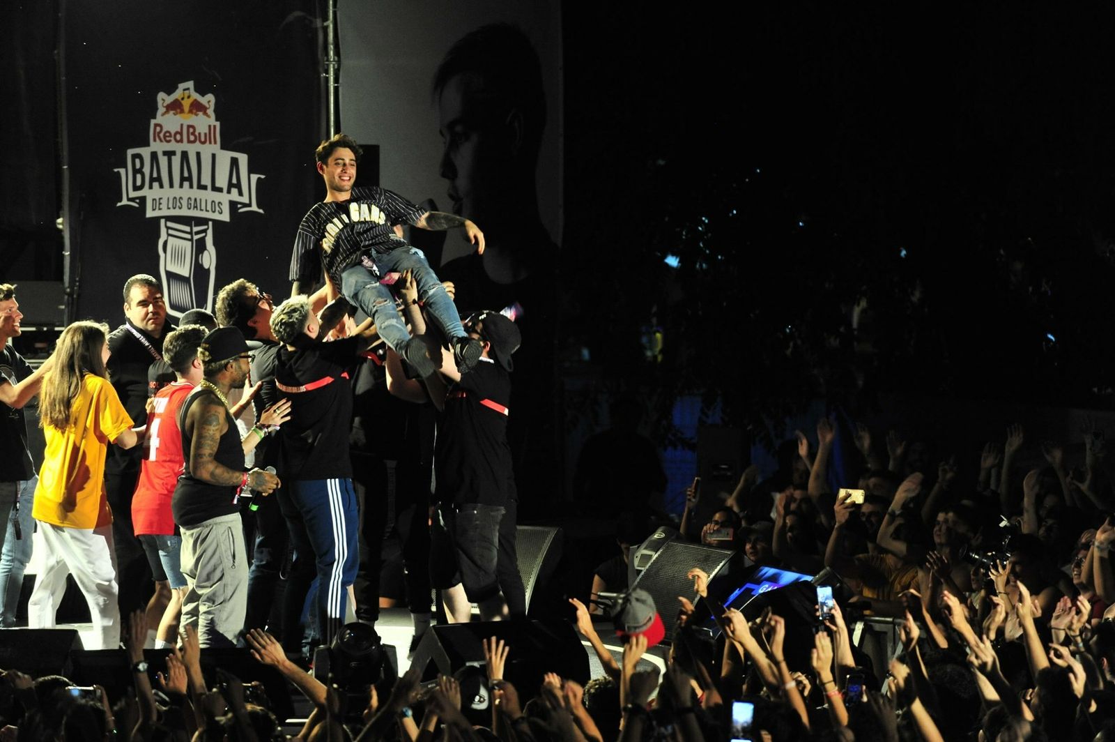 Blon, manteado tras hacerse con la victoria en el Parque Almirante Laulhé.