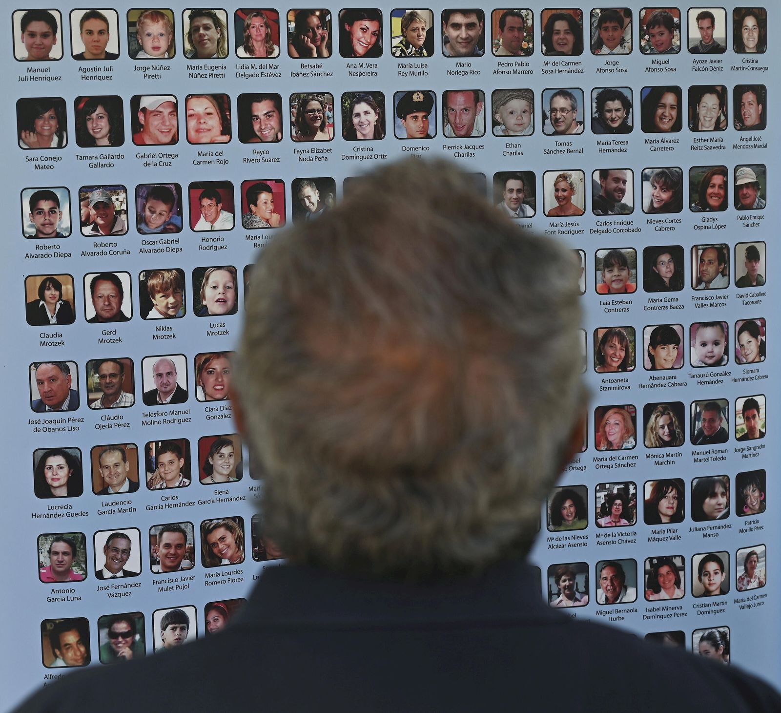 La Asociación de Víctimas del vuelo JK5022 rinde homenaje a las víctimas del accidente aéreo de Spanair