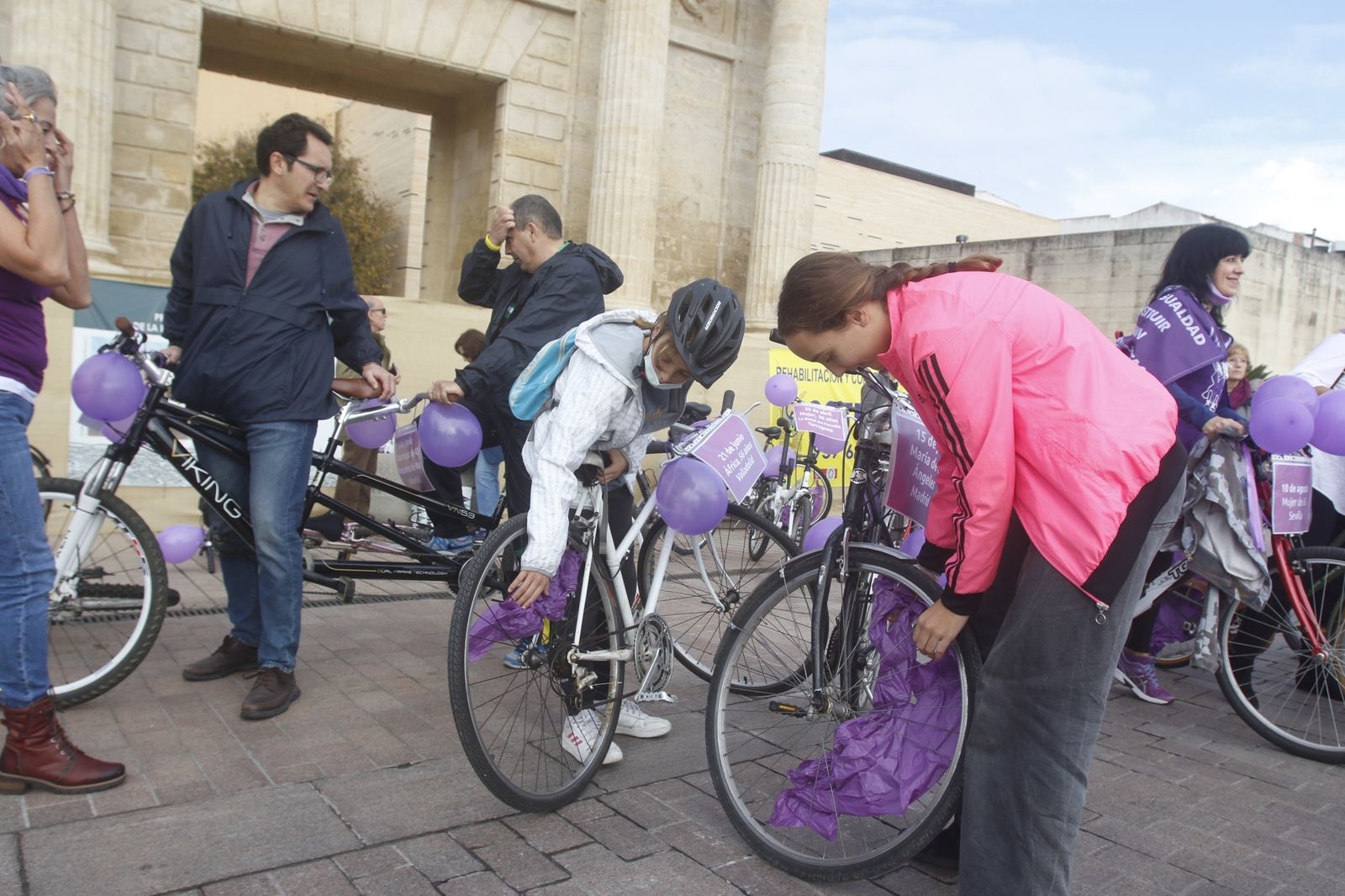 La Marcha En Bici contra la Violencia a las Mujeres en Córdoba, en fotografías