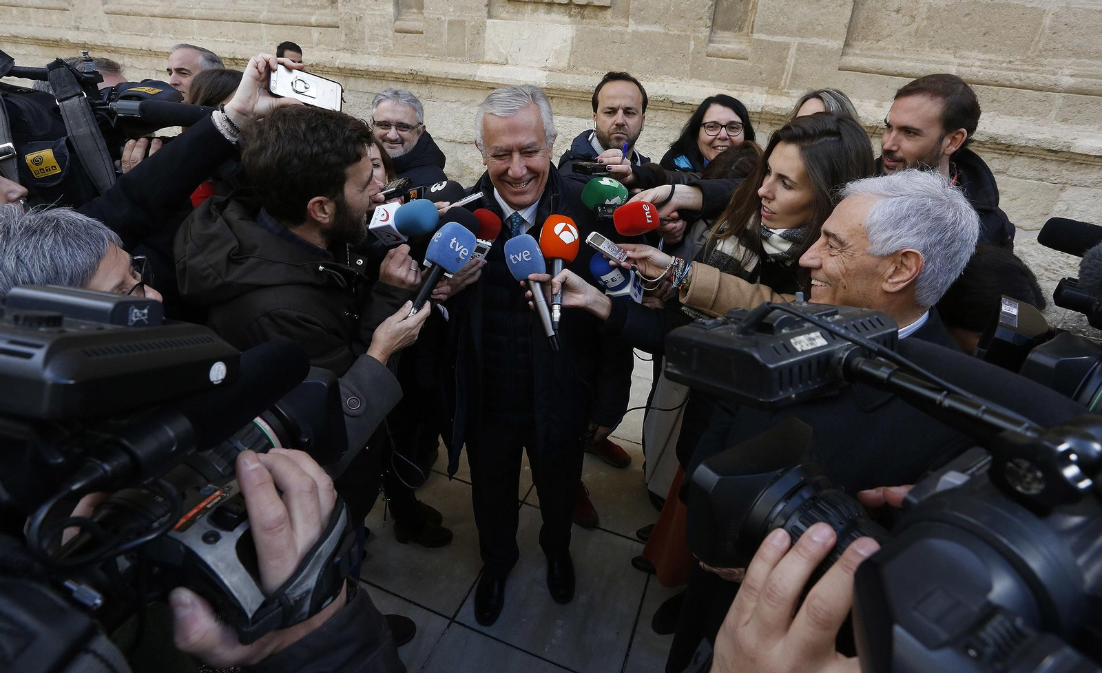 Las imágenes de la sesión de investidura de Juanma Moreno