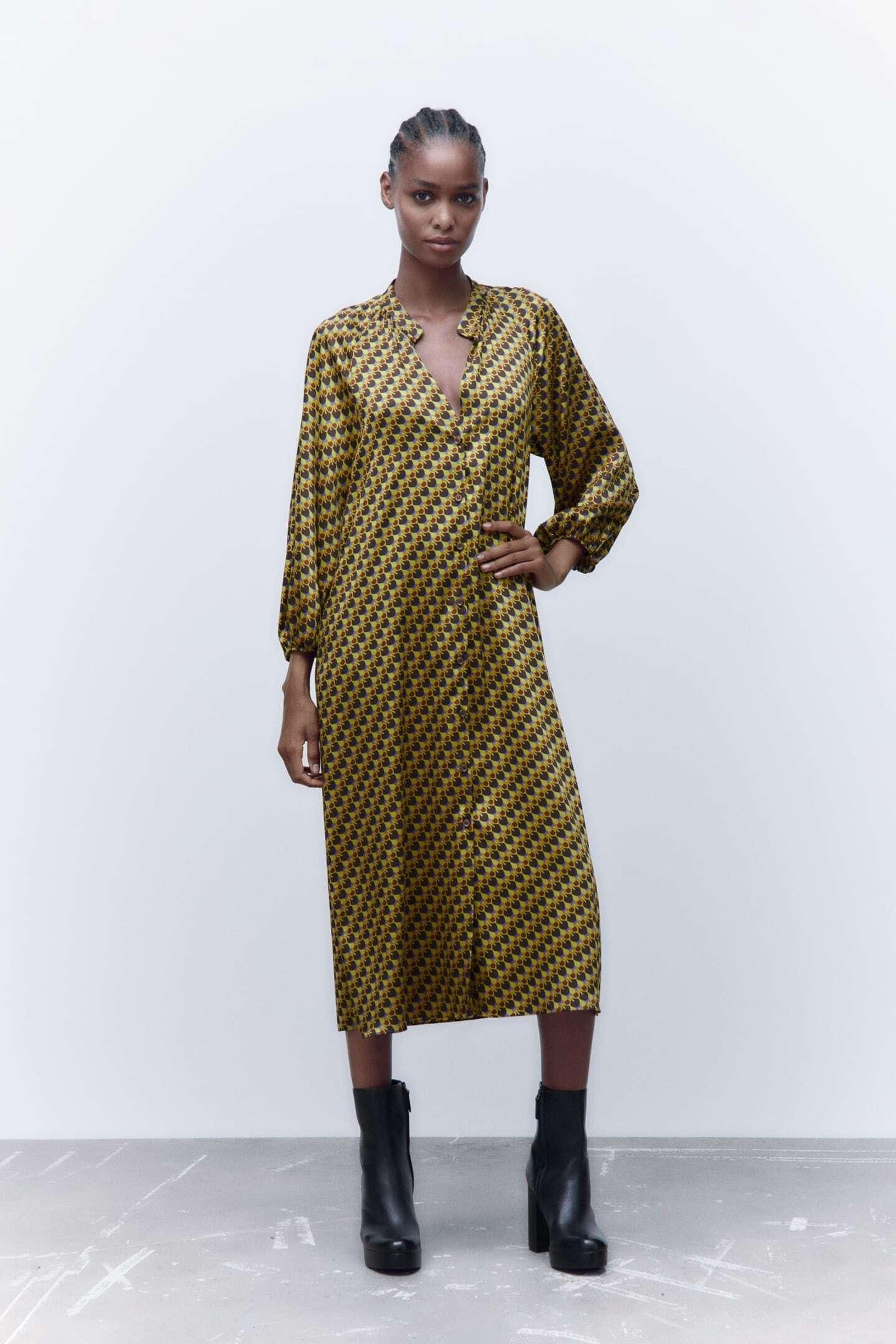 Vestido de Zara.