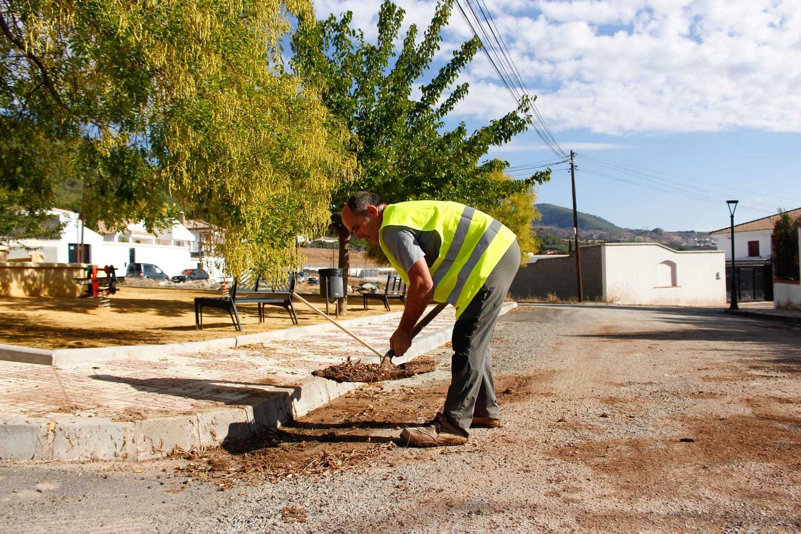 Fotos: la familia que tuvo que salir de su casa buceando por la tormenta en Granada