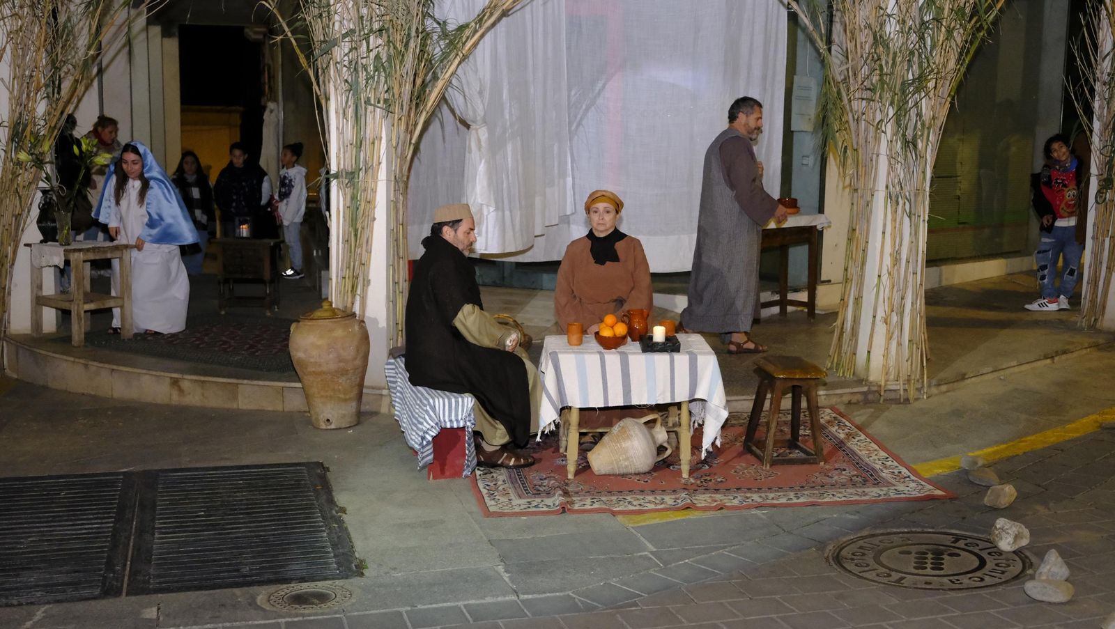 El Belén viviente de Gádor abarrota de público la plaza del pueblo, en imágenes