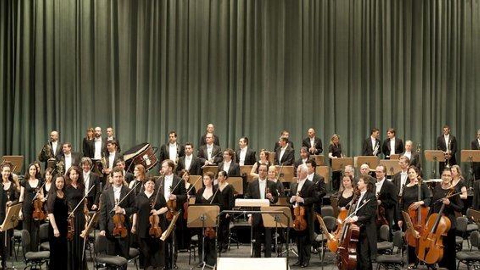 La Orquesta Sinfónica actúa en el Teatro de la Maestranza.