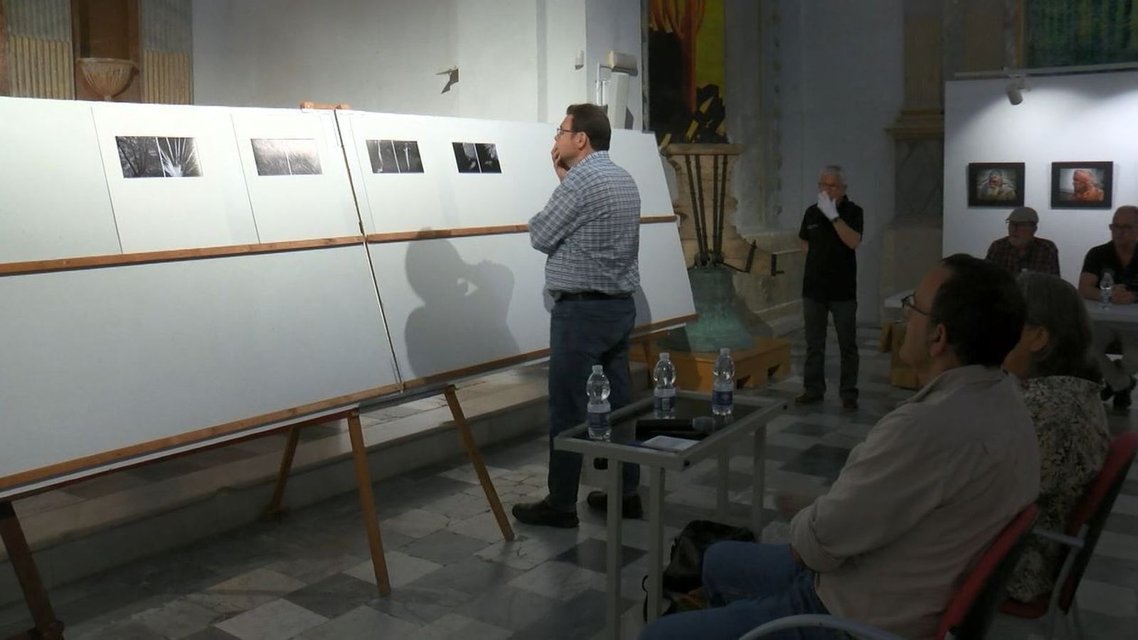 Valoración de las obras presentadas a concurso en un acto público