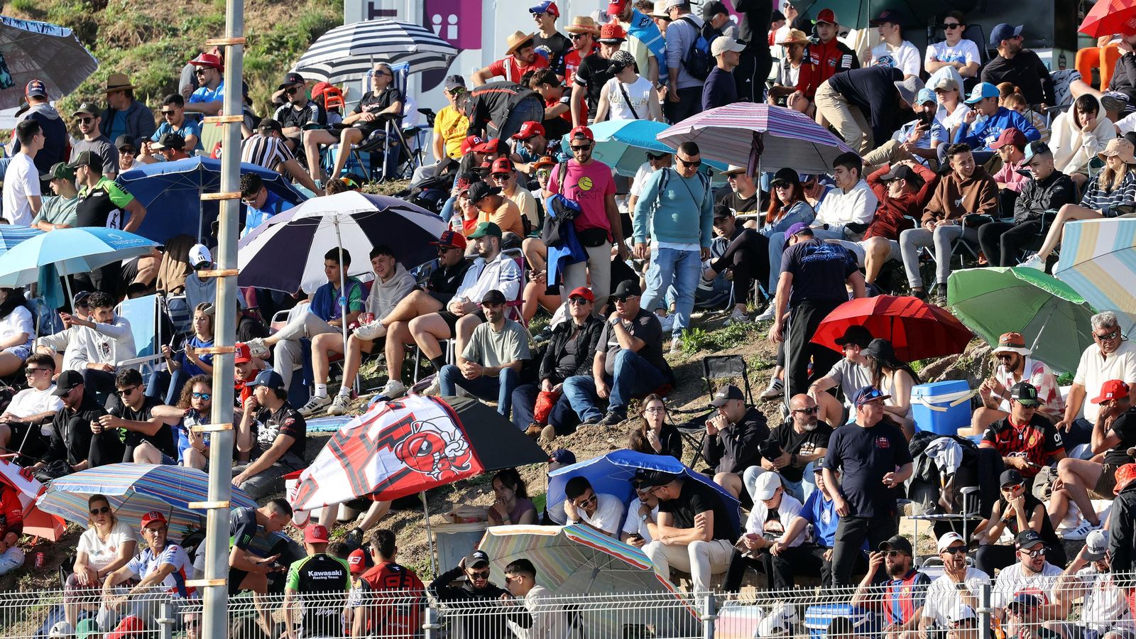 Búscate en el sábado del Gran Premio de España 2025 en el Circuito de Jerez - Ángel Nieto