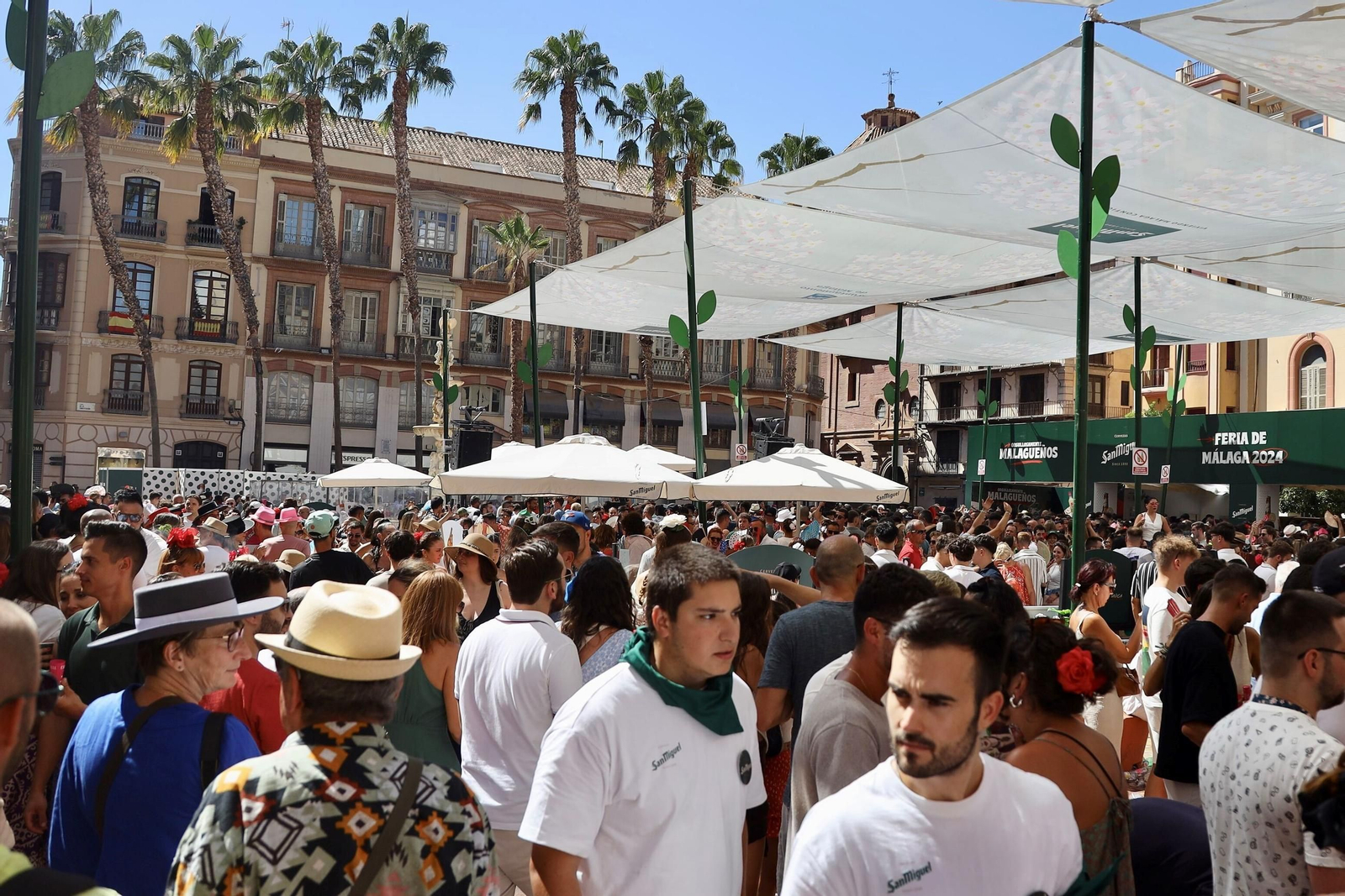 El primer día de Feria del Centro de Málaga, en fotos