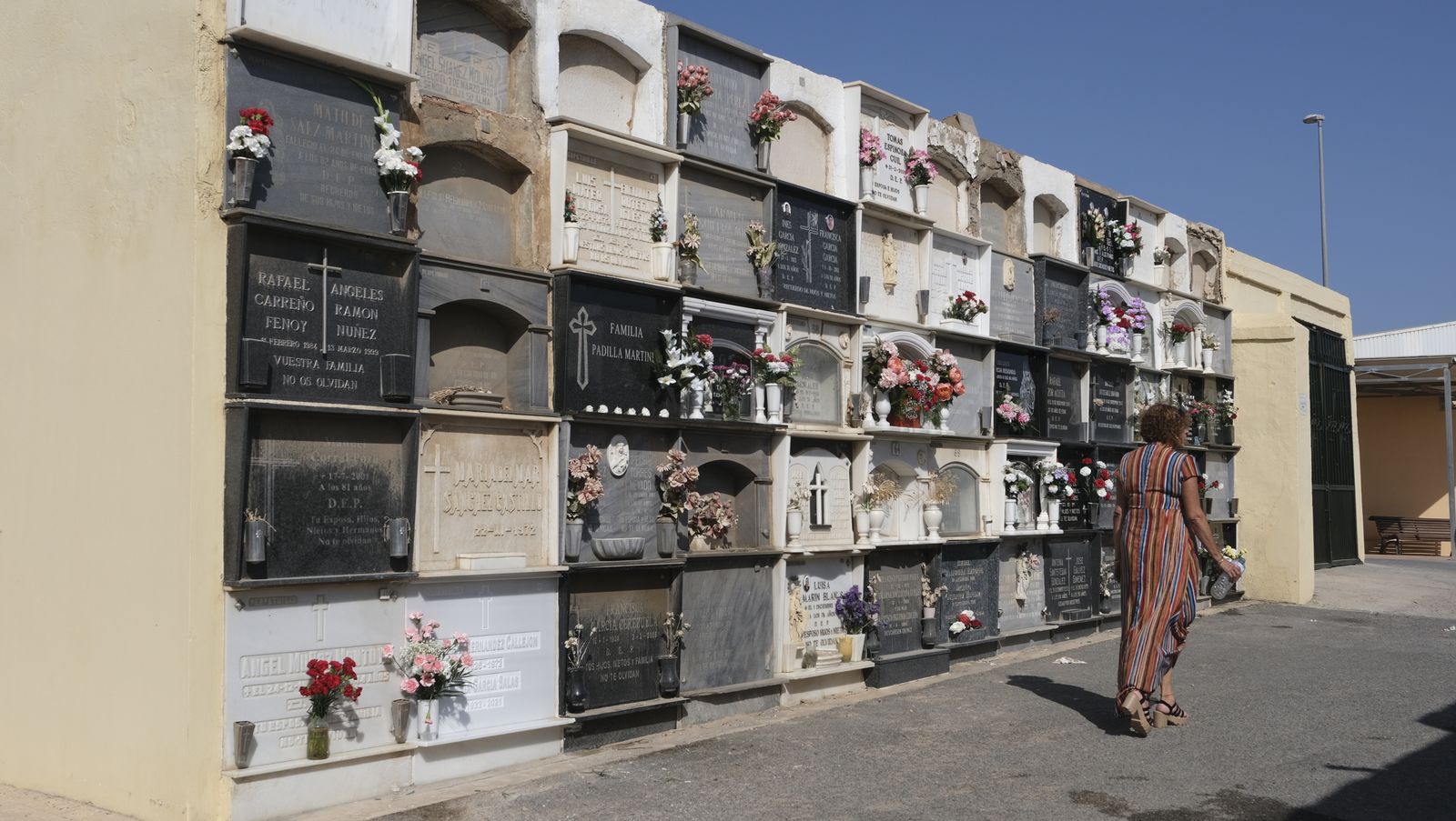 Imágenes del Día de Todos los Santos en el Cementerio de San José de Almería