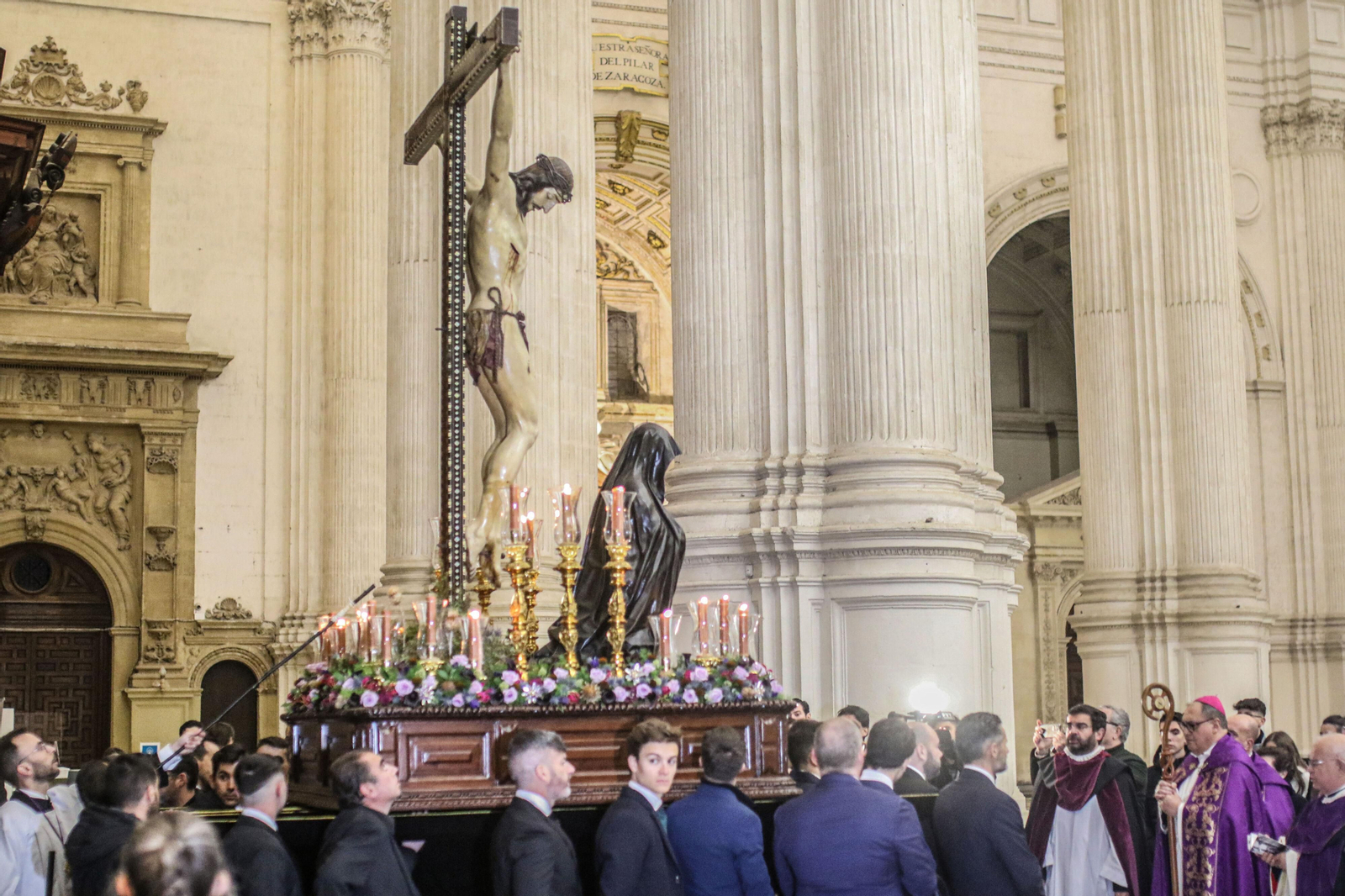 Fotogalería | El vía crucis de las cofradías de Granada en imágenes