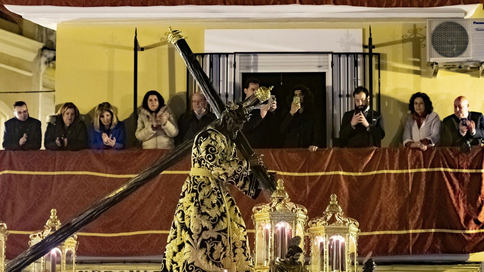 El Señor de la Salud con la túnica bordada que lució esta Madrugada.