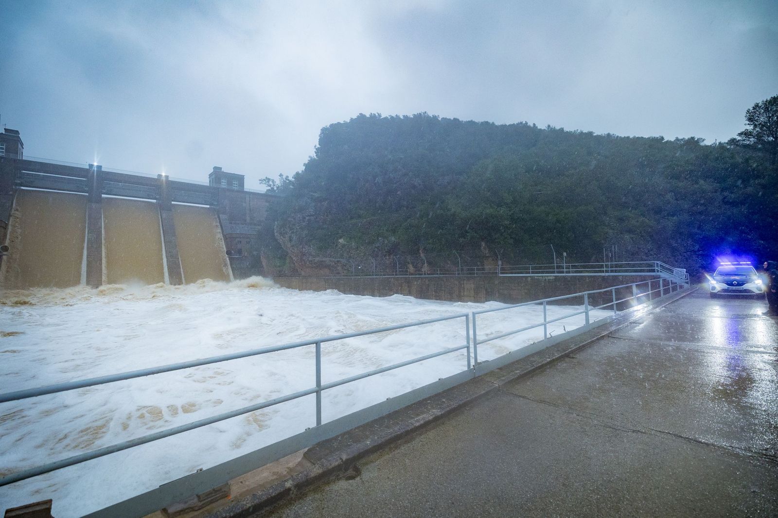 Las imágenes de las inundaciones en Arcos: la espectacular crecida del río Guadalete por la apertura de las presas