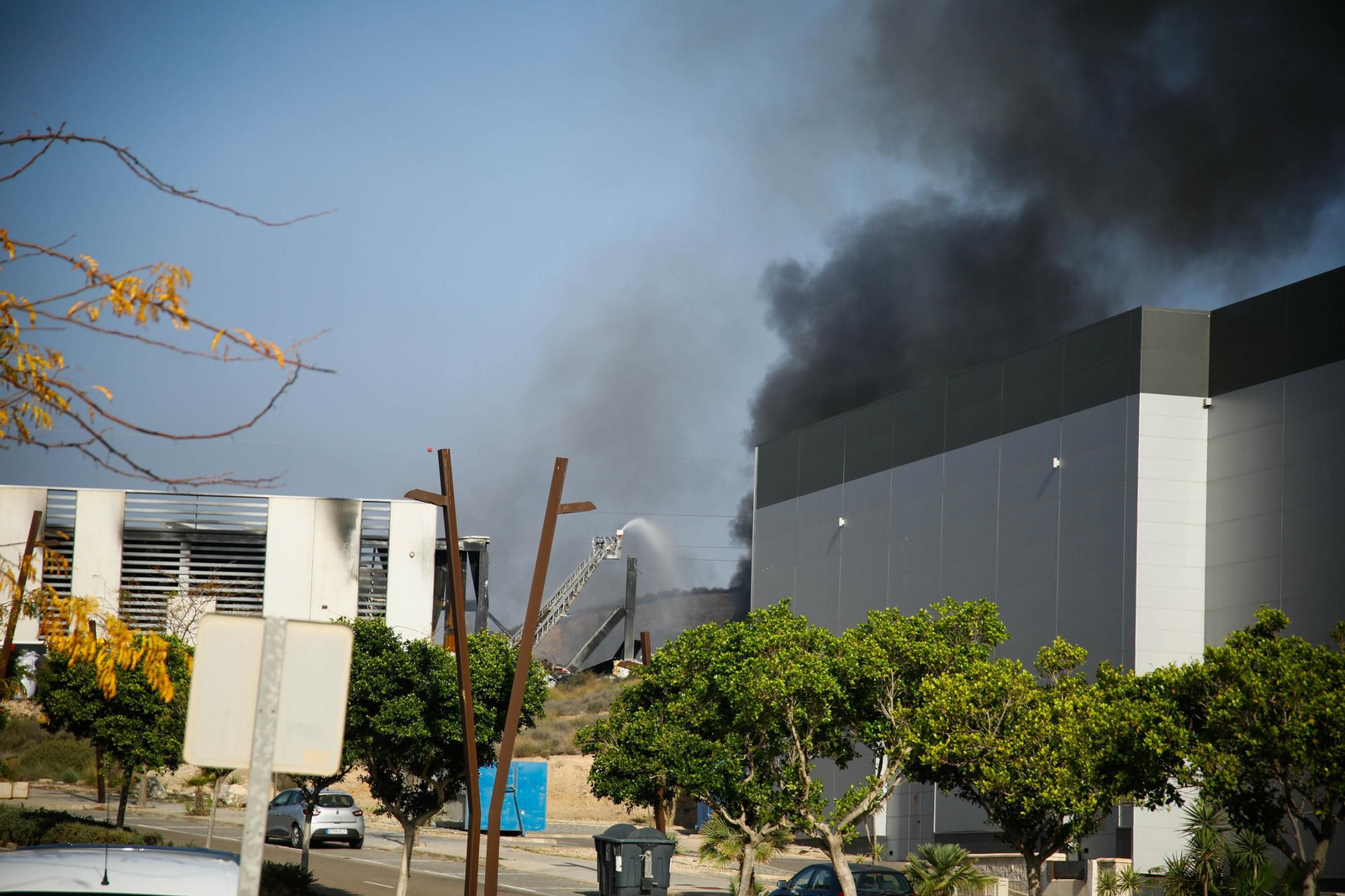 Nuevo incendio en la nave de Hintes Oil Europa en el PITA