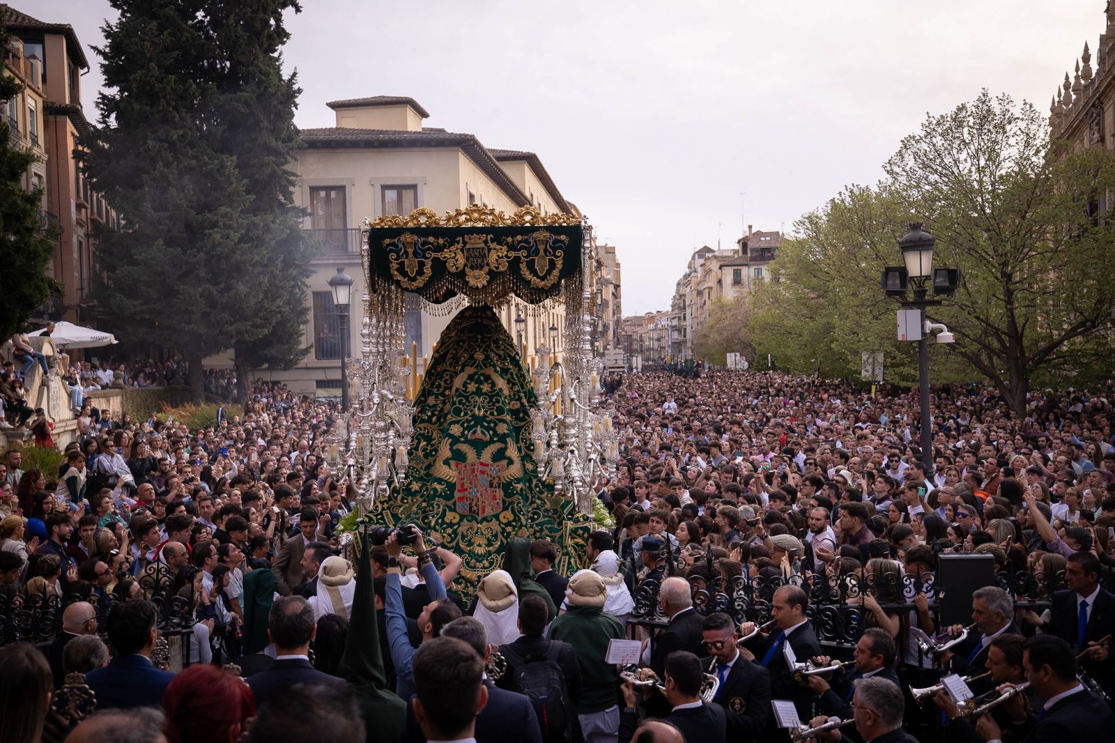 Nuestra Señora de la Esperanza Coronada en Plaza Nueva, Martes Santo 2023. ARCHIVO (Granada Hoy)