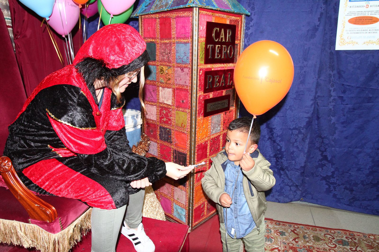 Entrega de cartas al Cartero Real de los Reyes Magos