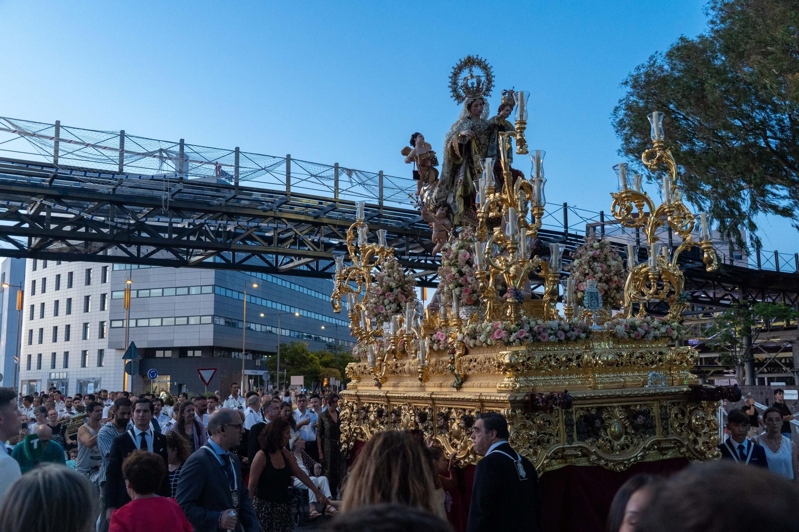 Imágenes de la procesión La Virgen del Carmen por las calles de Huelva