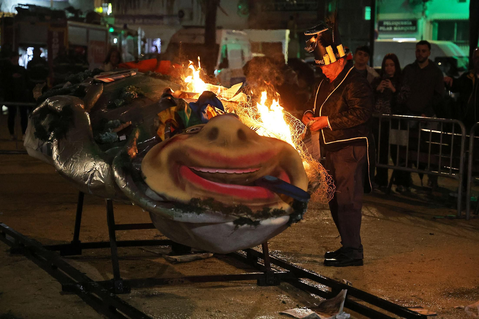 Imágenes de la quema del choco en Huelva
