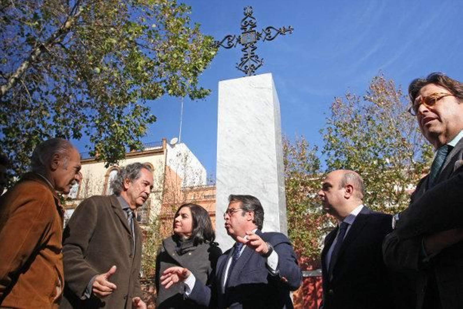 El Arenal estrena una réplica de la cruz de la capilla del Baratillo