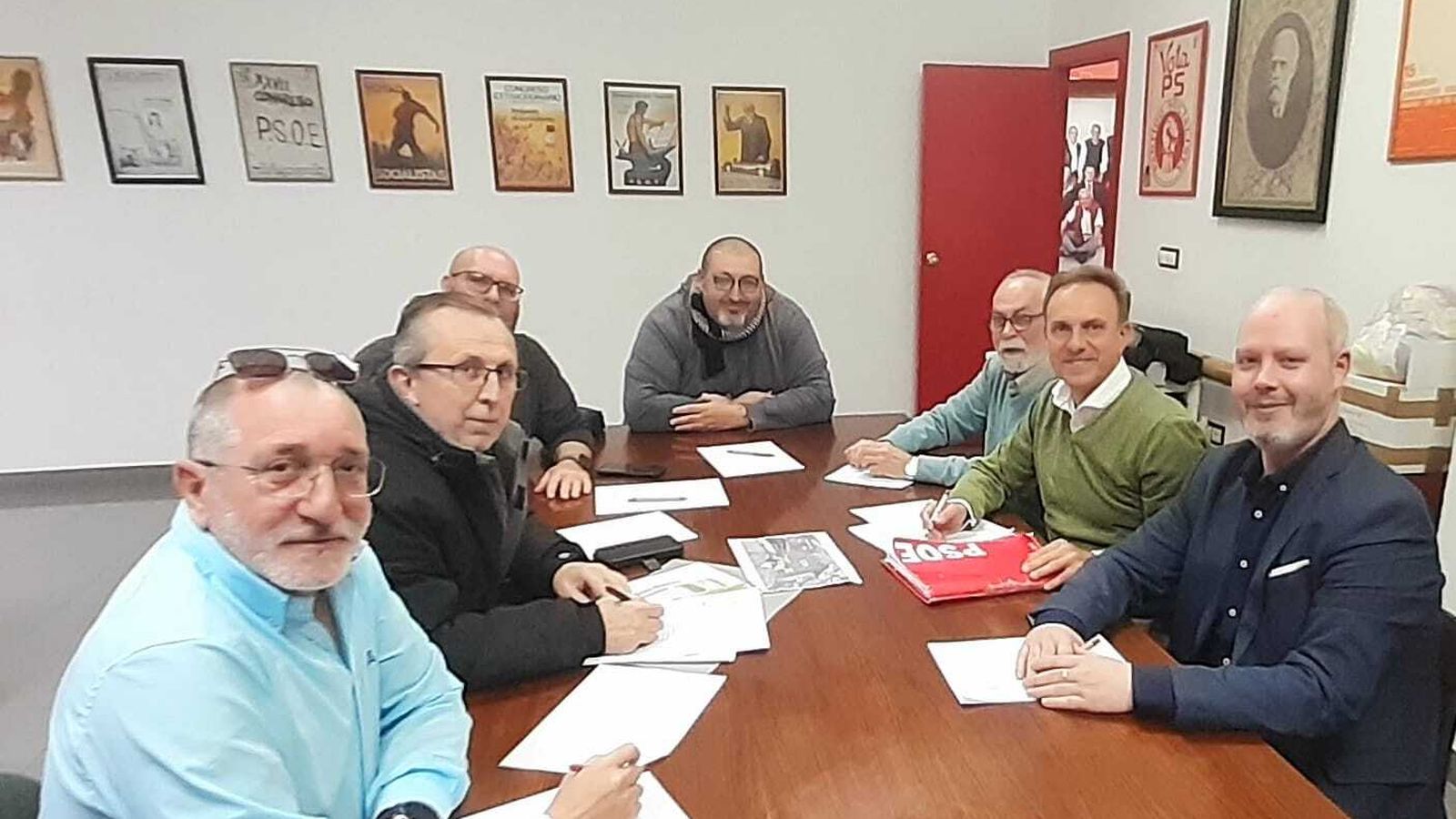 La reunión de la Plataforma por el yacimiento de Doña Blanca y la Sierra de San Cristóbal con los representantes políticos del PSOE.