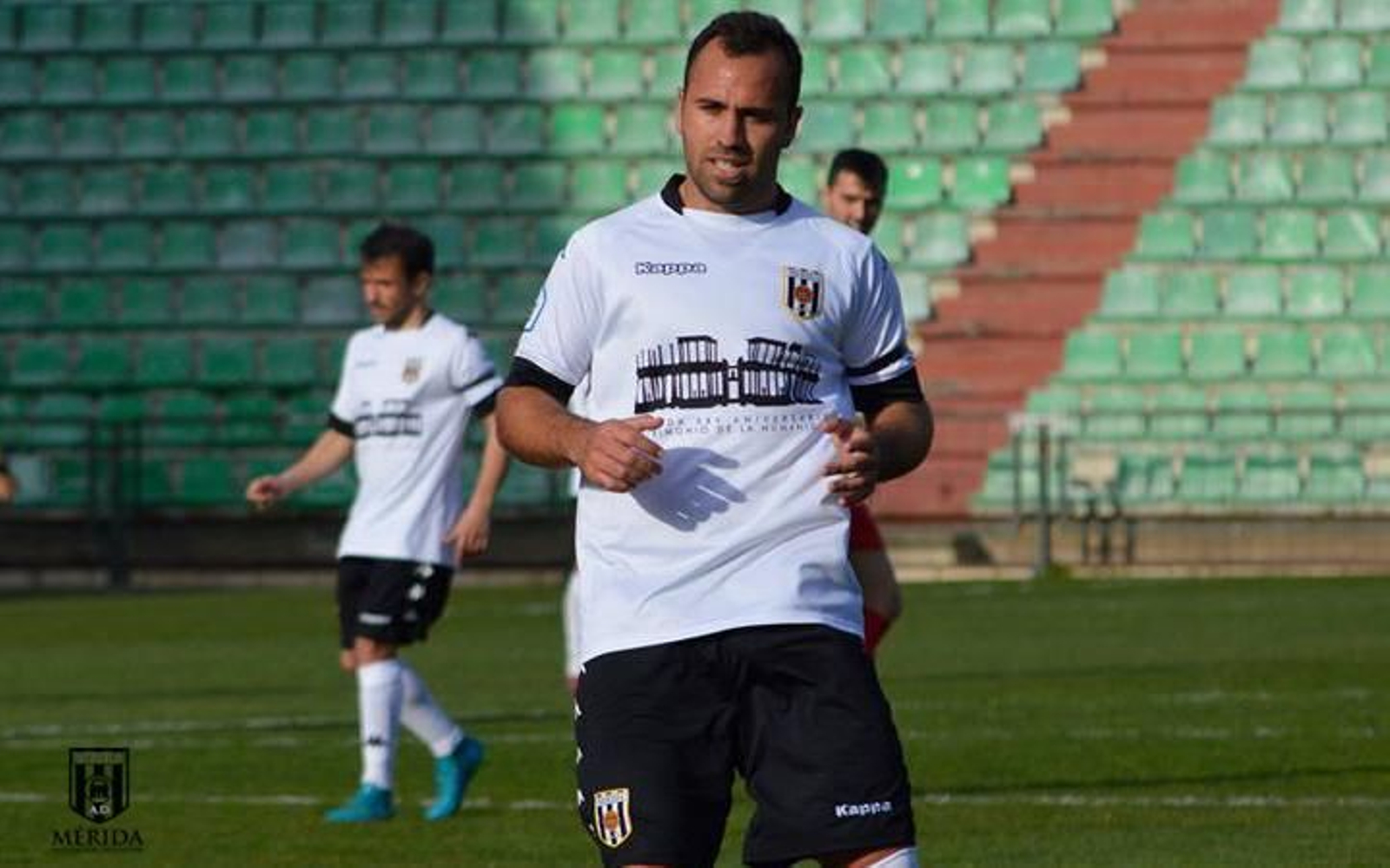 Migue Montes, con la camisola del Mérida