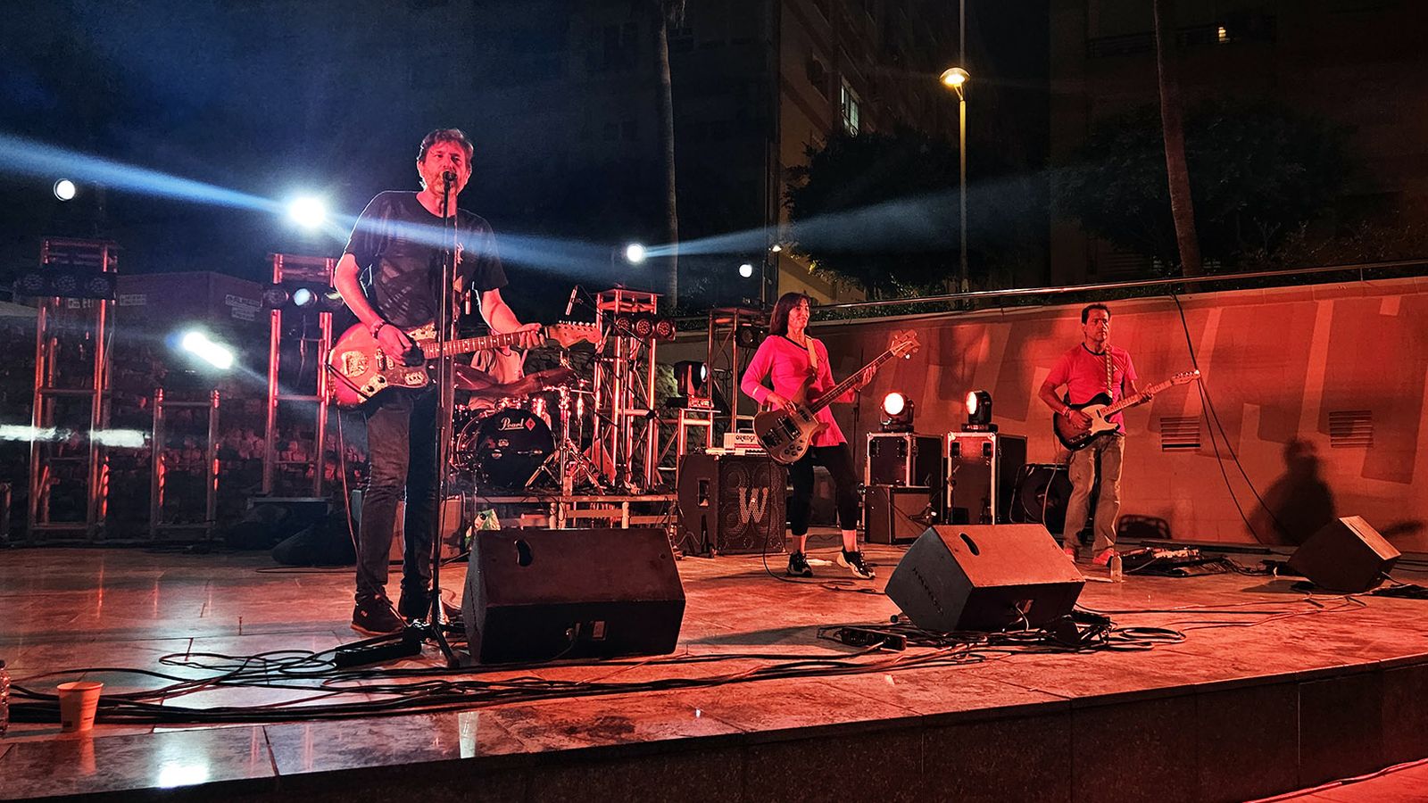 Los almerienses Monogay tuvieron el honor de clausurar el Happy Moy Fest.