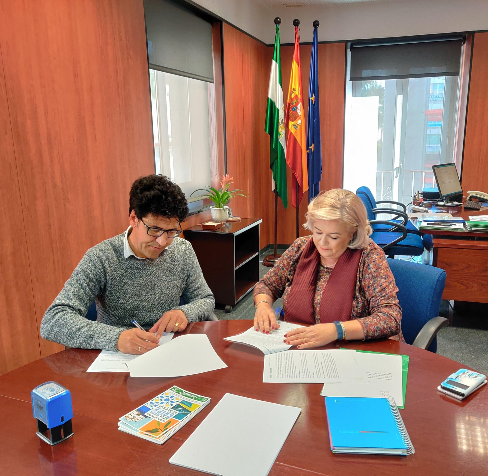 Firma del acuerdo Relas de la Junta de Andalucía. Firma del acuerdo Relas de la Junta de Andalucía.