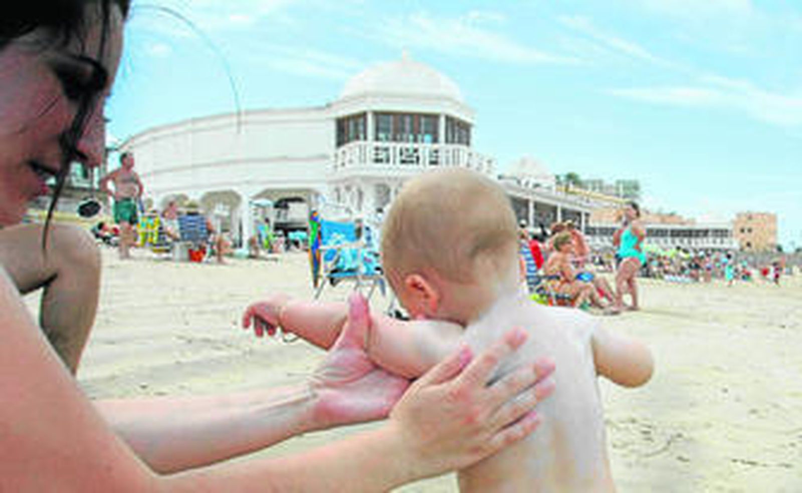 La piel de los bebés y los niños es especialmente delicada a la exposición del sol.