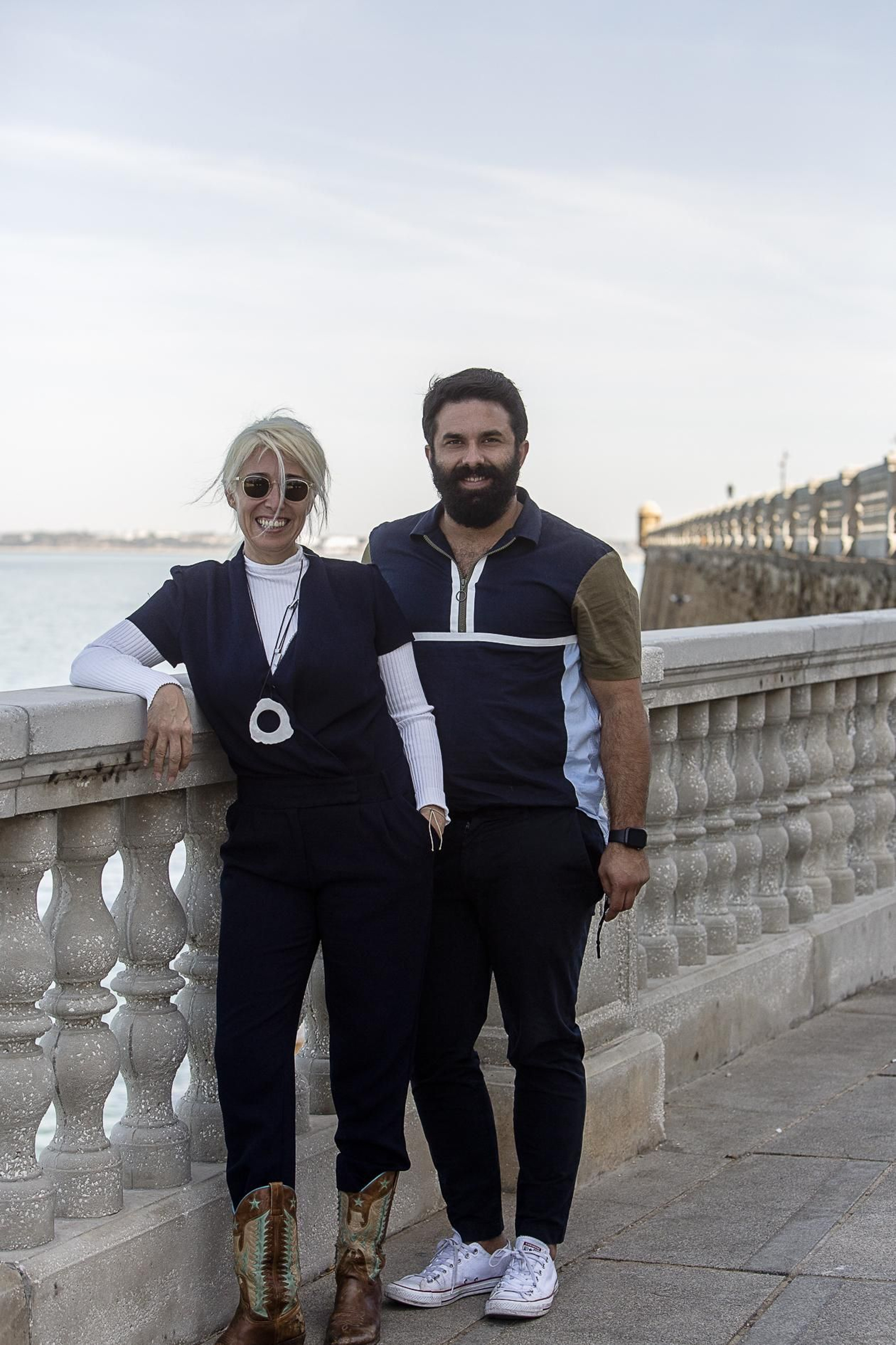 Los productores María Luisa Gutiérrez y Álvaro Ariza, en el Paseo de Santa Bárbara de Cádiz. Los productores María Luisa Gutiérrez y Álvaro Ariza, en el Paseo de Santa Bárbara de Cádiz.