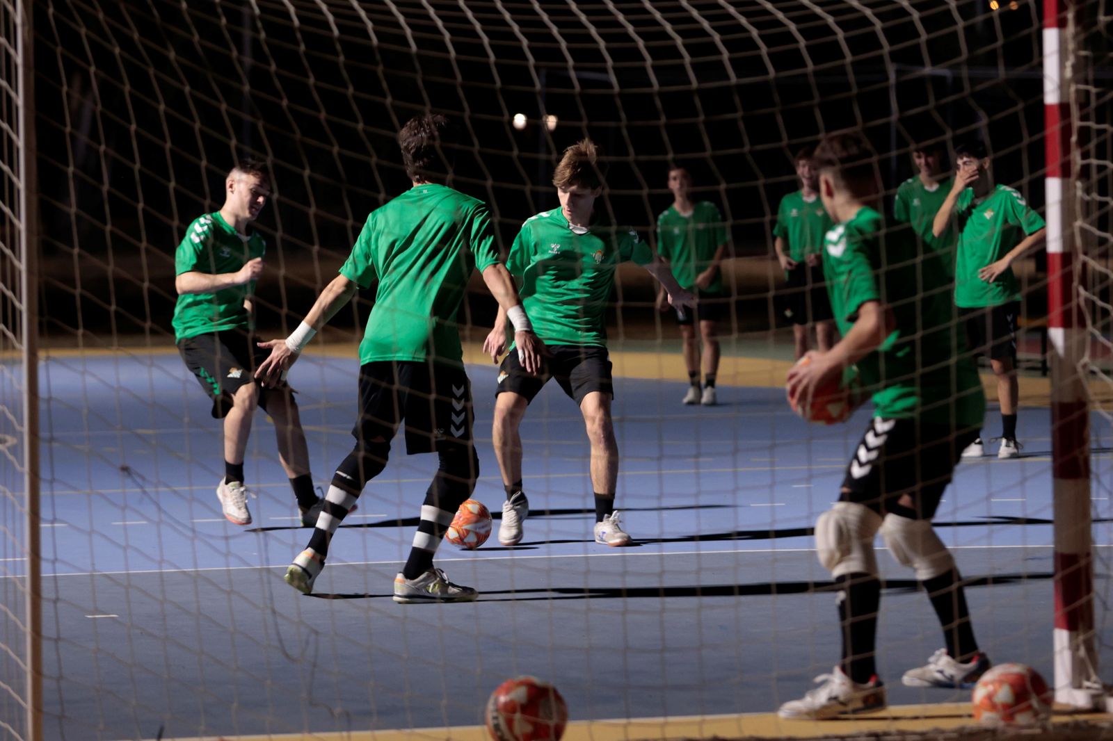 Los jugadores del Marqués de Nervión, durante un entrenamiento de esta semana en Amate.
