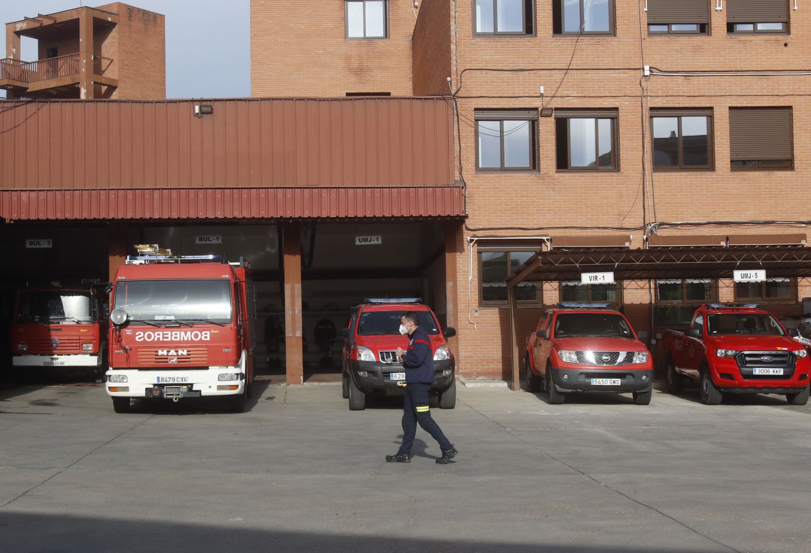 Un efectivo del parque de bomberos de la Avenida de los Custodios.