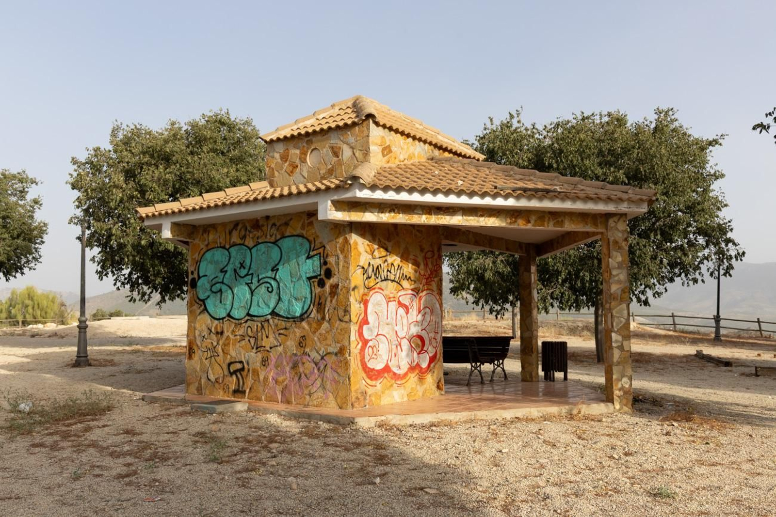 Estado de abandono del parque del Cerro de las Canteras