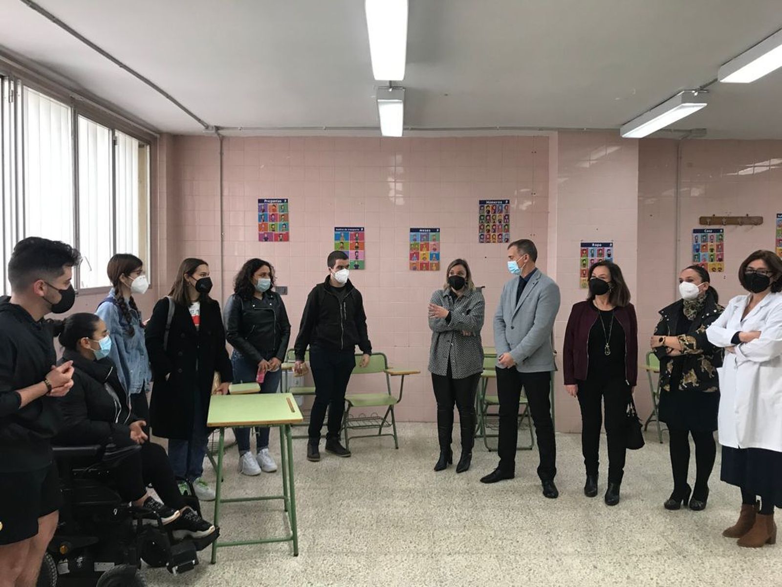 El delegado de Educación visita el centro.
