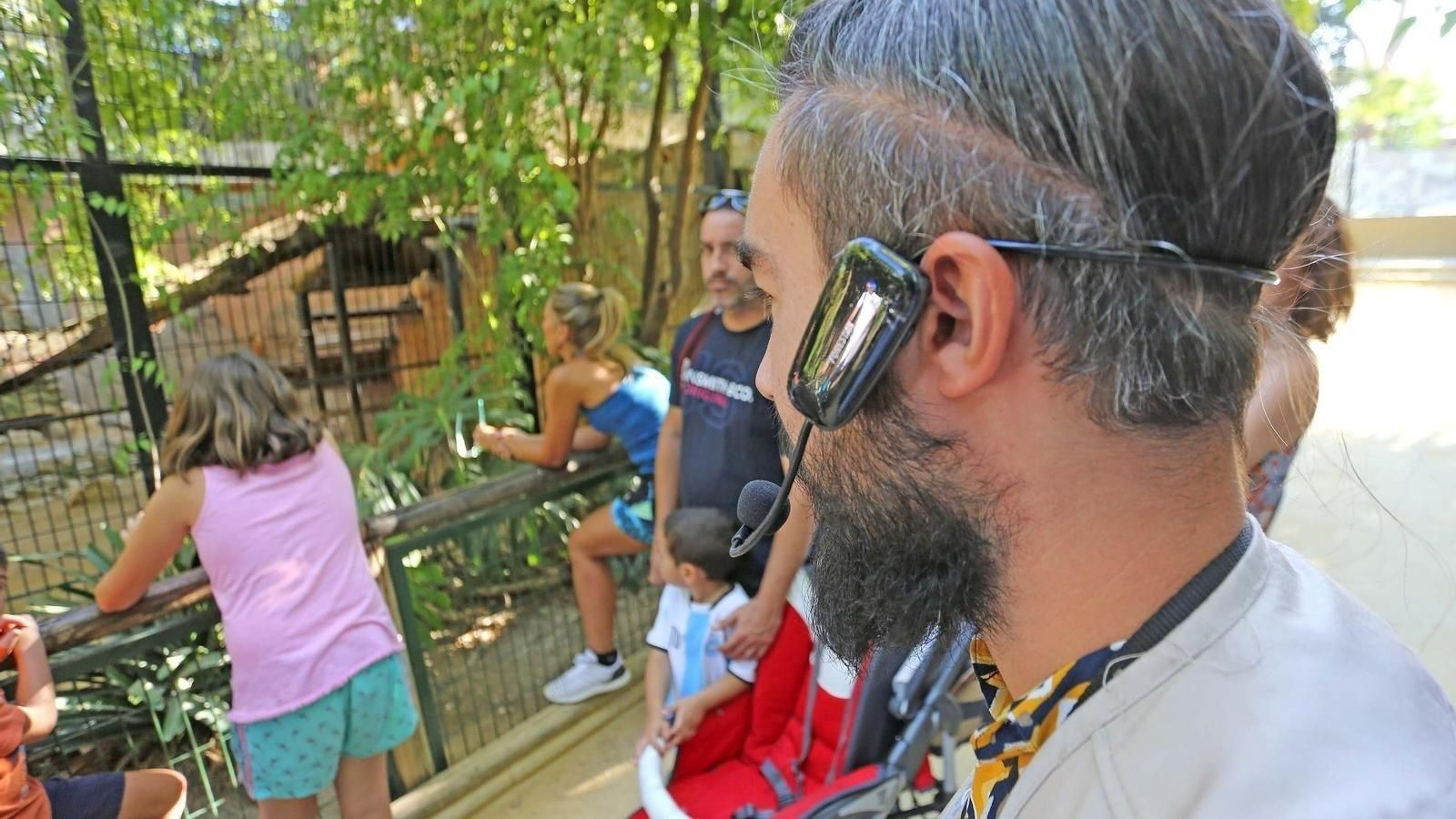 Imagen de uno de los 'Paseos guiados al atardecer' en el zoo de Jerez